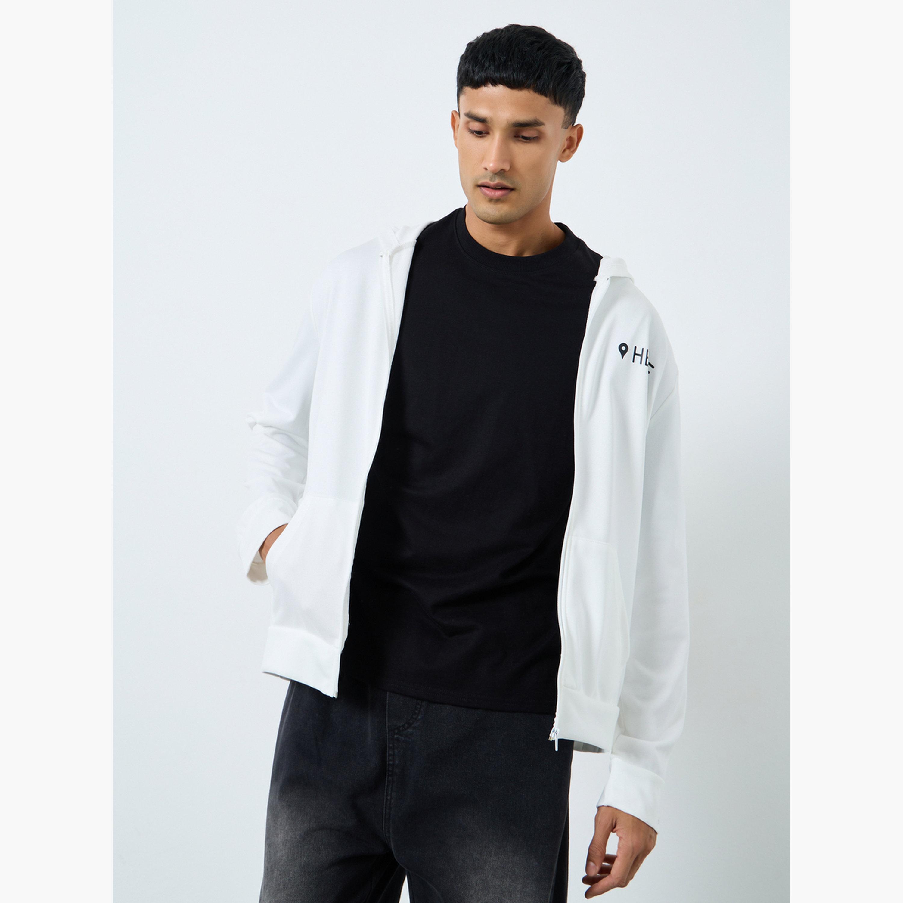تيك تو - جاكيت رجالي أبيض بغطاء رأس طبعة شعار-men-clothing-jacketsandblazers-jackets-image-3