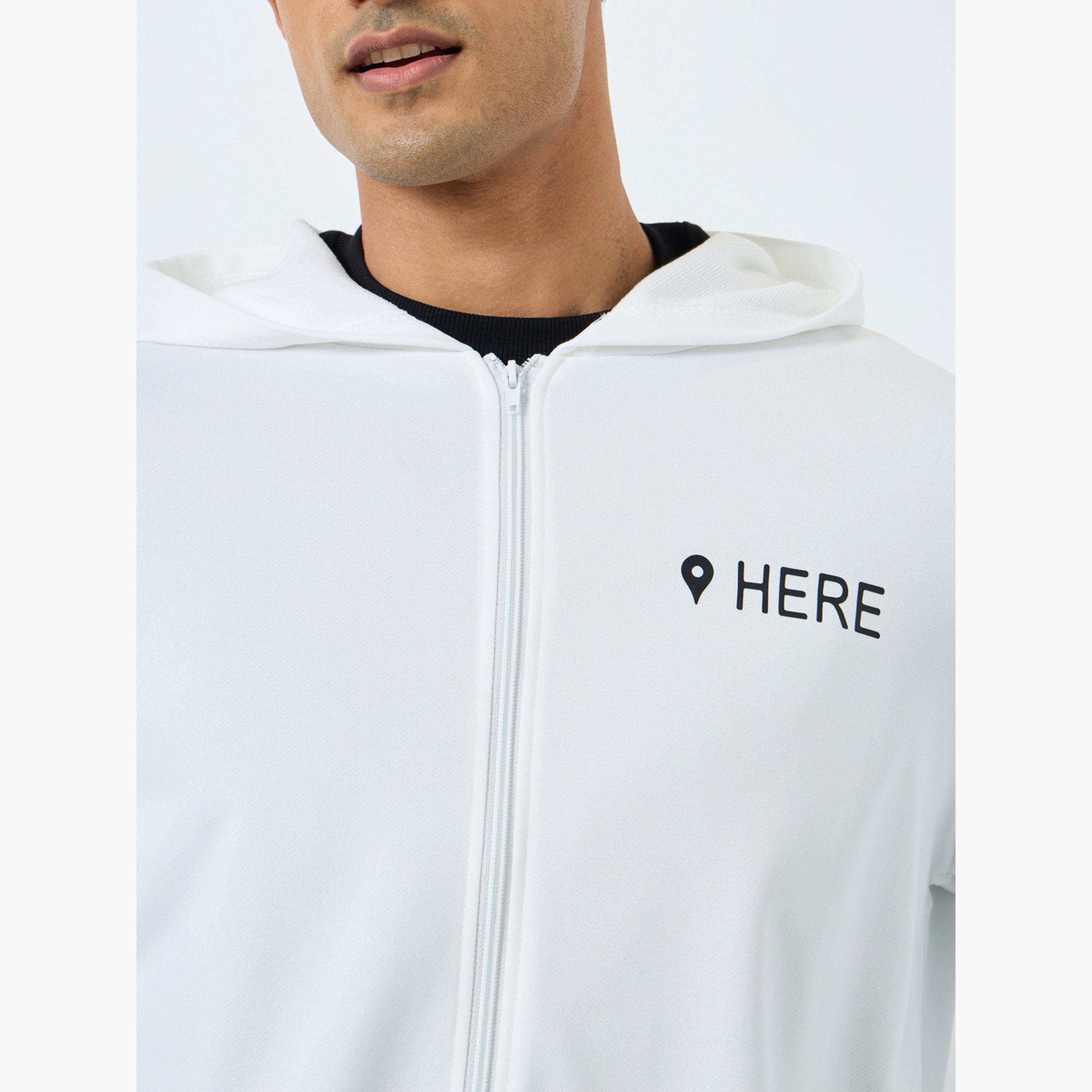 تيك تو - جاكيت رجالي أبيض بغطاء رأس طبعة شعار-men-clothing-jacketsandblazers-jackets-image-6