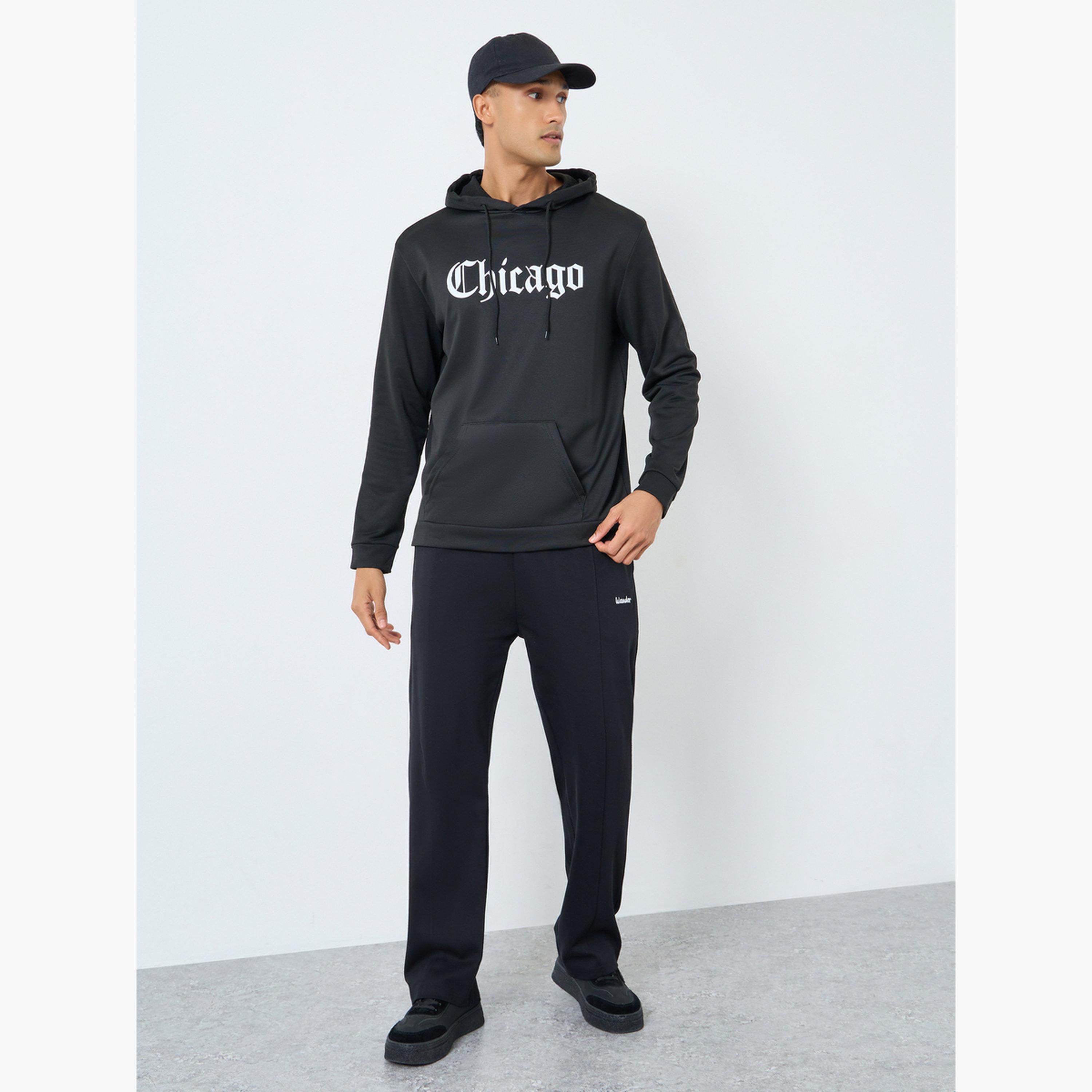 تيك تو - هودي رجالي أسود بطبعة شيكاغو-men-winterwear-hoodiesandsweatshirts-image-2