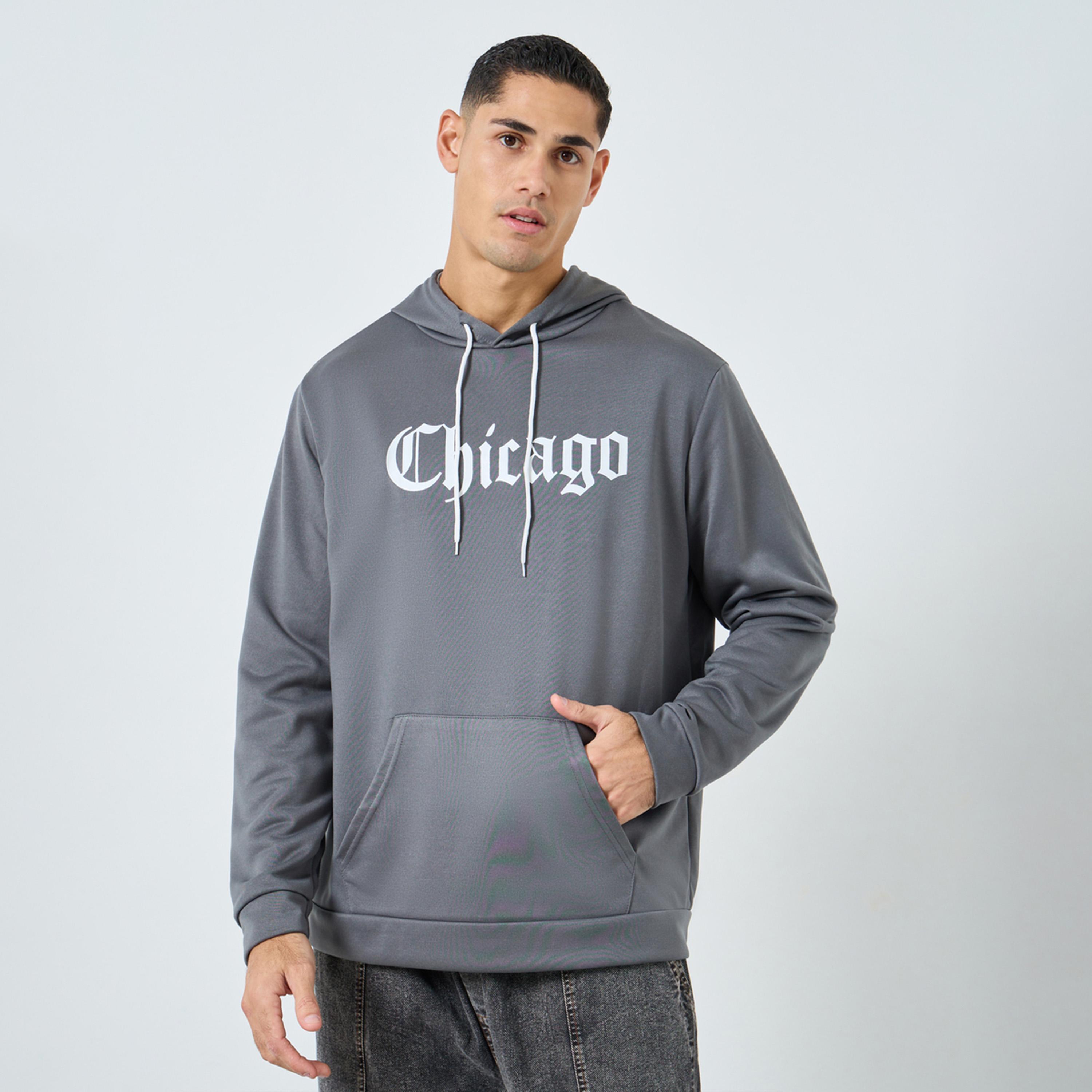 تيك تو - هودي رجالي رمادي بطبعة شيكاغو-men-winterwear-hoodiesandsweatshirts-image-1