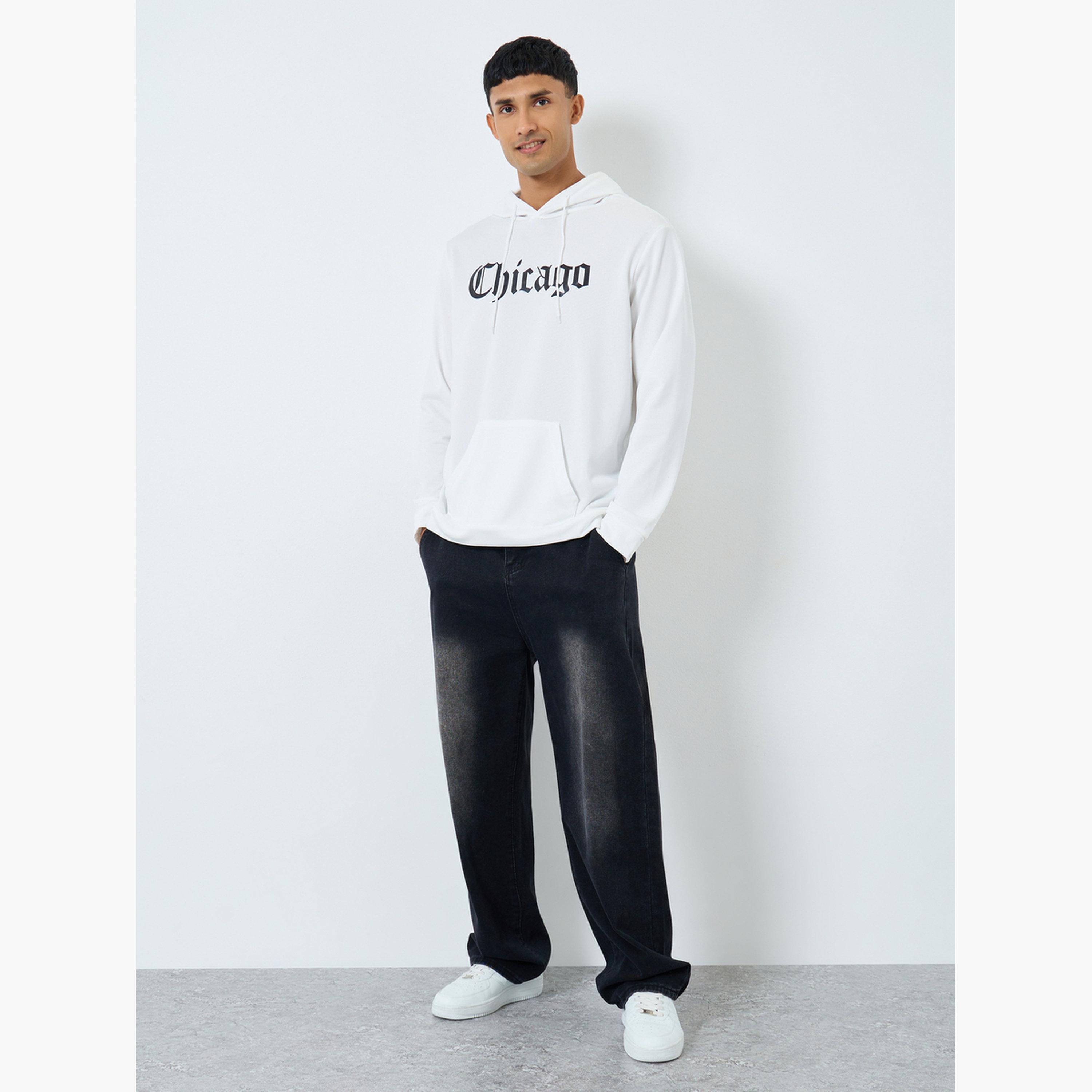تيك تو - هودي رجالي أبيض بطبعة شيكاغو-men-winterwear-hoodiesandsweatshirts-image-2