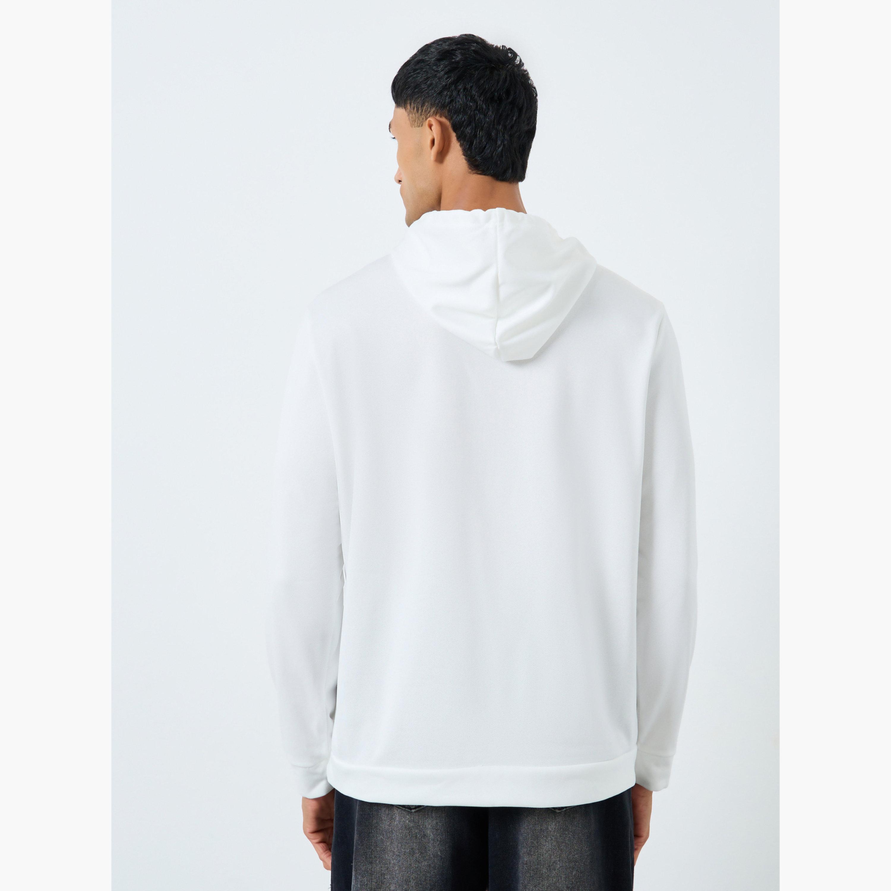 تيك تو - هودي رجالي أبيض بطبعة شيكاغو-men-winterwear-hoodiesandsweatshirts-image-4