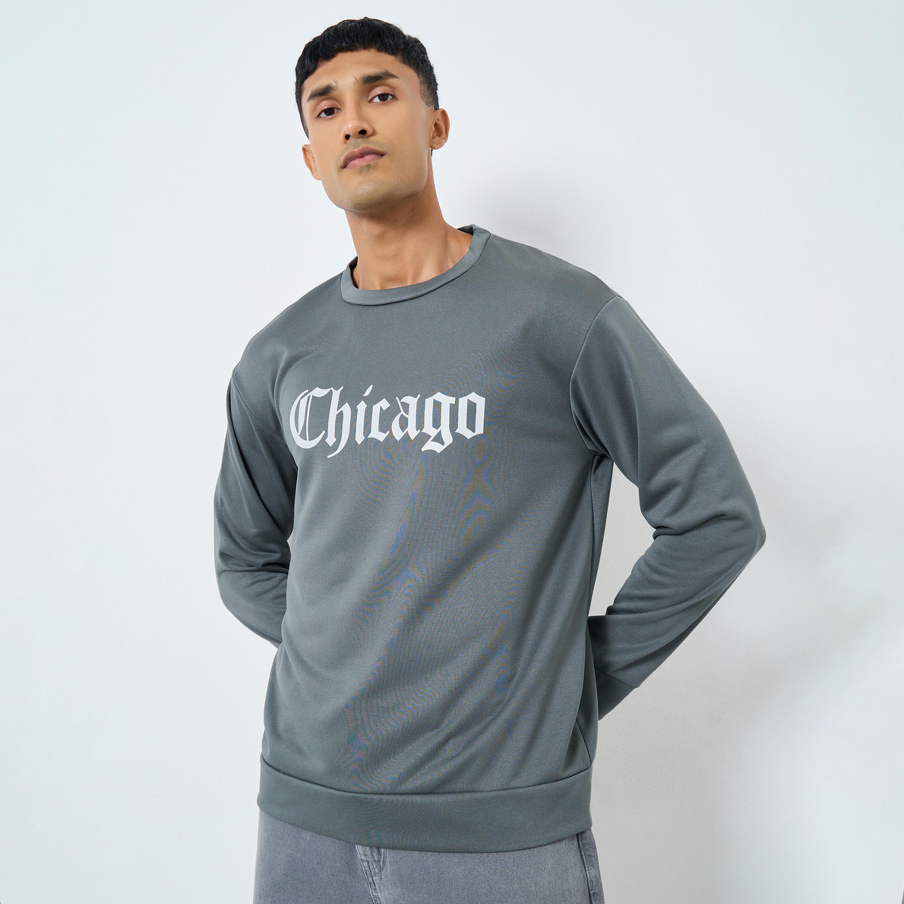 تيك تو - سويت شيرت رجالي رمادي برسومات شيكاغو-men-winterwear-hoodiesandsweatshirts-image-1