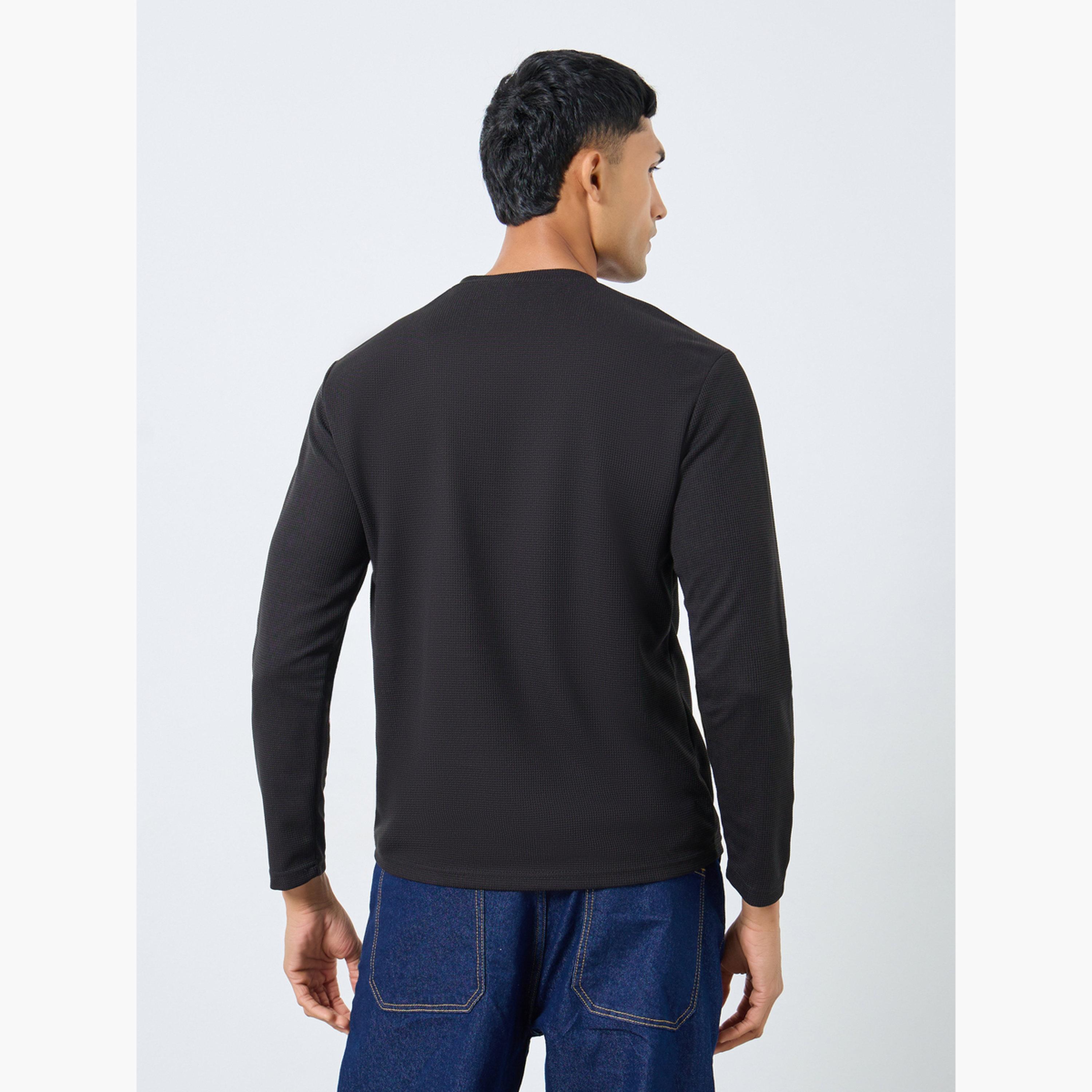 تيك تو - تي شيرت رجالي أسود بأكمام طويلة ومحبوك بنقشة الوافل-men-clothing-tshirtsandpolos-tshirts-image-5