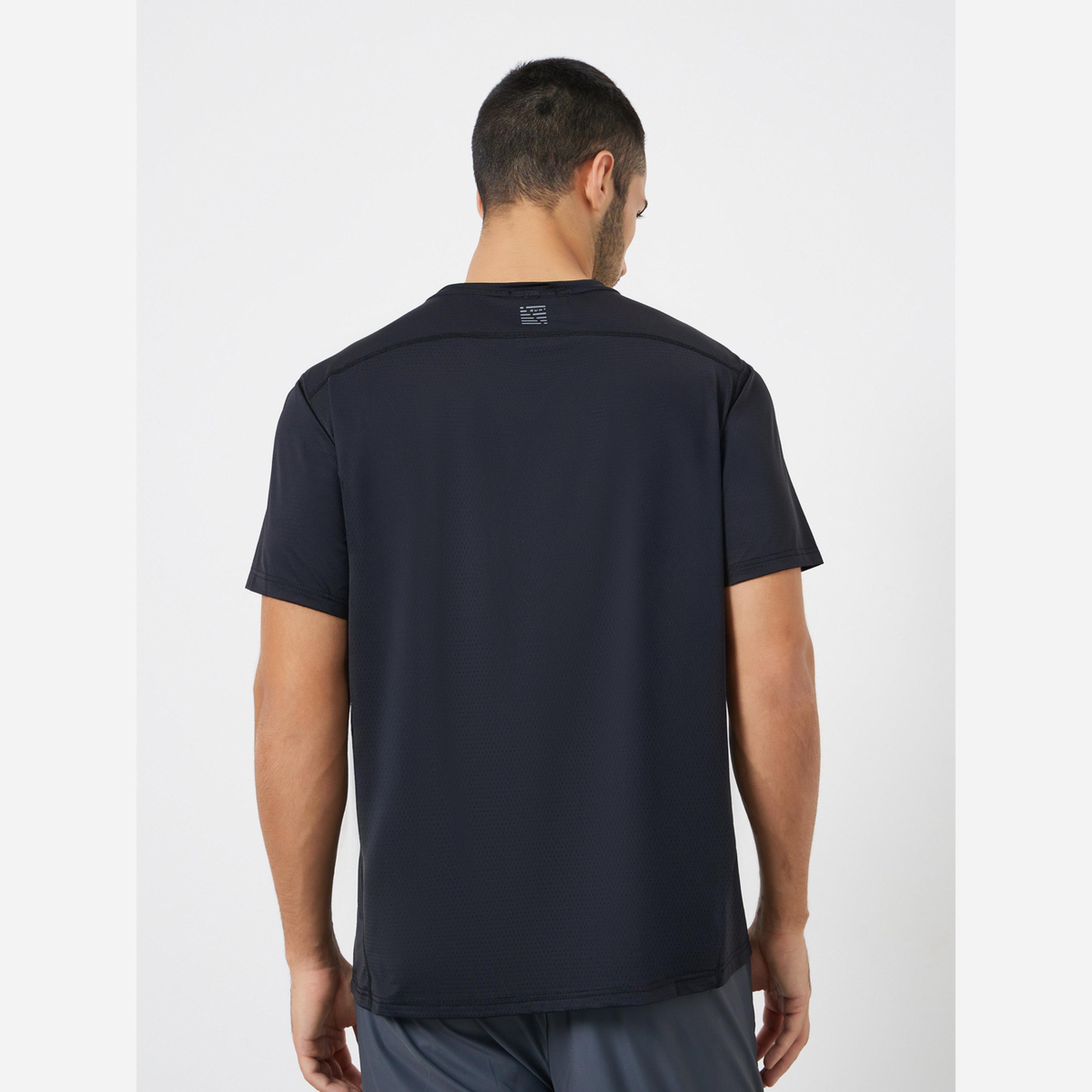 ستايلي - تيشيرت رياضي رجالي لون أسود سريع الجفاف-men-clothing-sportswearandactivewear-tshirtsandpolos-image-5