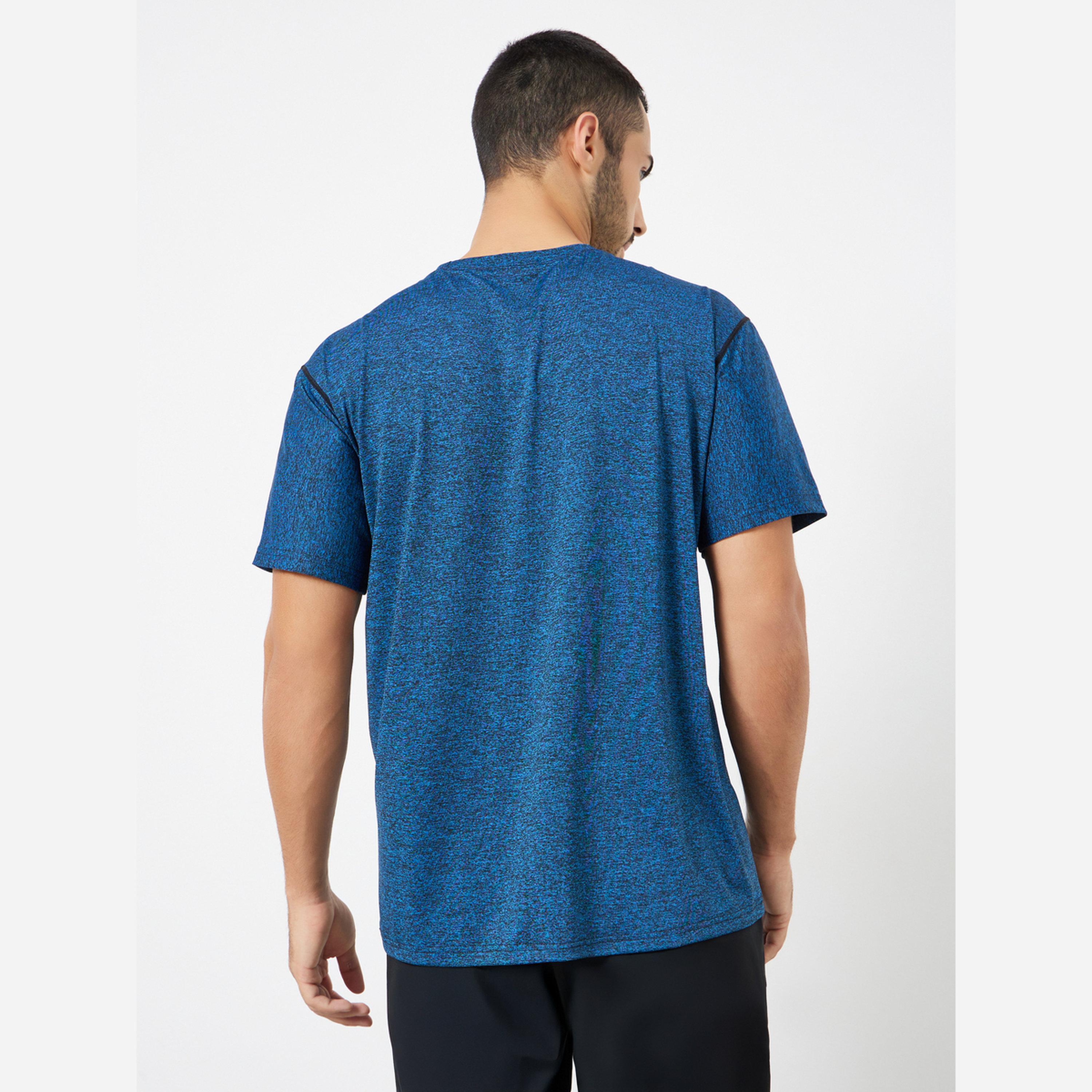 ستايلي - تيشيرت رياضي رجالي لون أزرق، سريع الجفاف، مصنوع قماش محكم، طبعة مميزة.-men-clothing-sportswearandactivewear-tshirtsandpolos-image-4