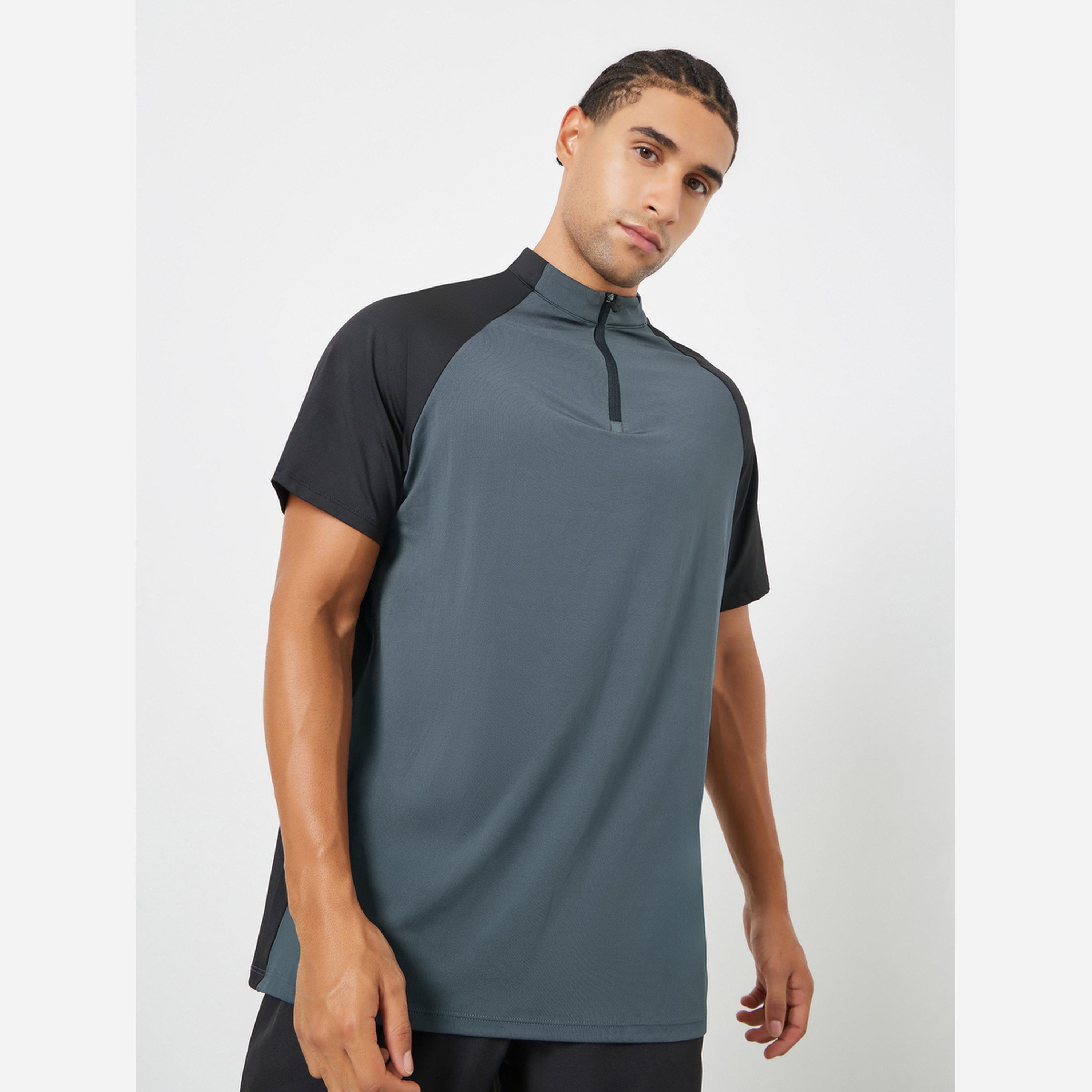 ستايلي - تيشيرت رياضي رجالي لون رمادي أكمام راغلان-men-clothing-sportswearandactivewear-tshirtsandpolos-image-1