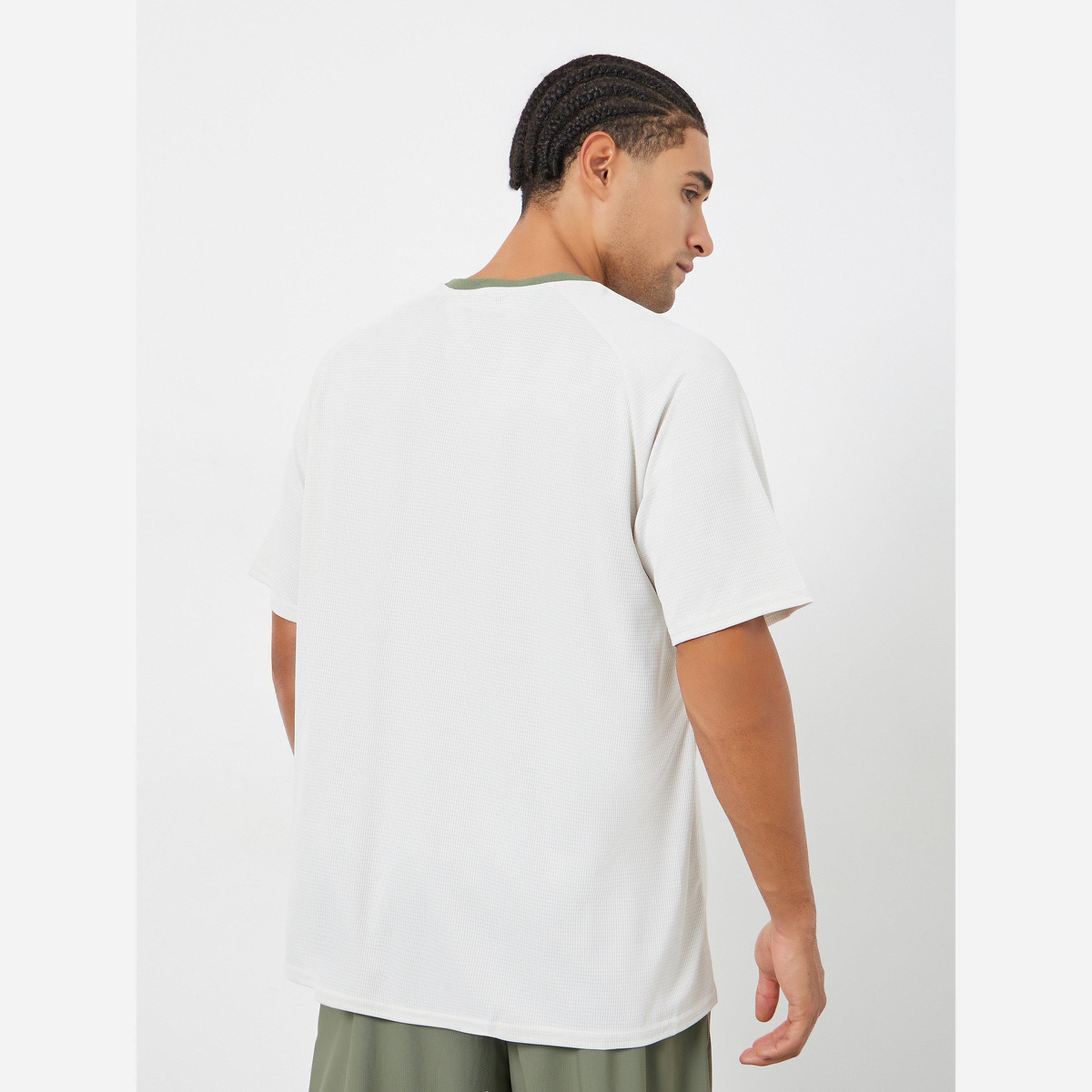 ستايلي - تيشيرت تدريب رجالي لون كريمي-men-clothing-sportswearandactivewear-tshirtsandpolos-image-5