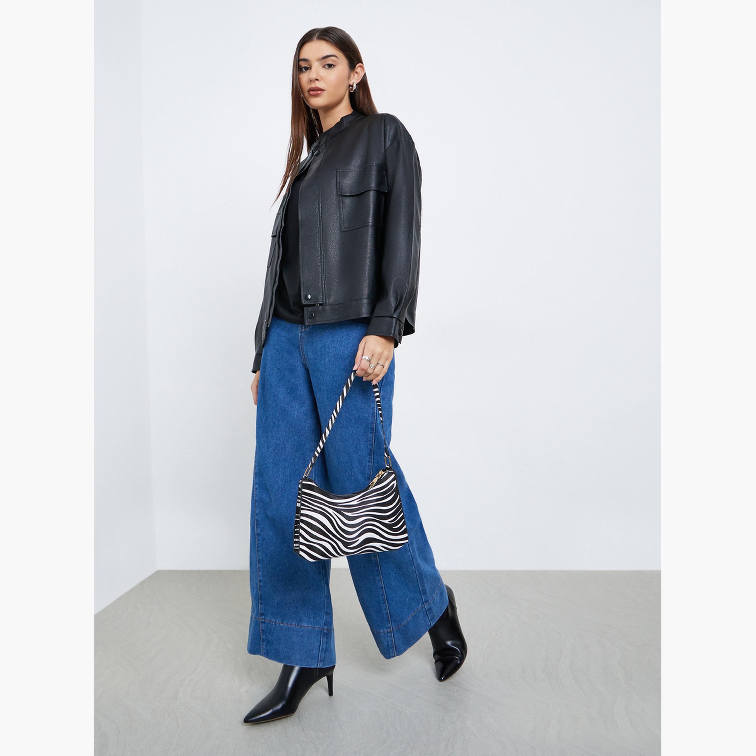 ستايلي - جاكيت بومبر من الجلد الصناعي بقصّة عادية باللون الأسود للنساء -women-winterwear-coatsandjackets-jackets-image-2