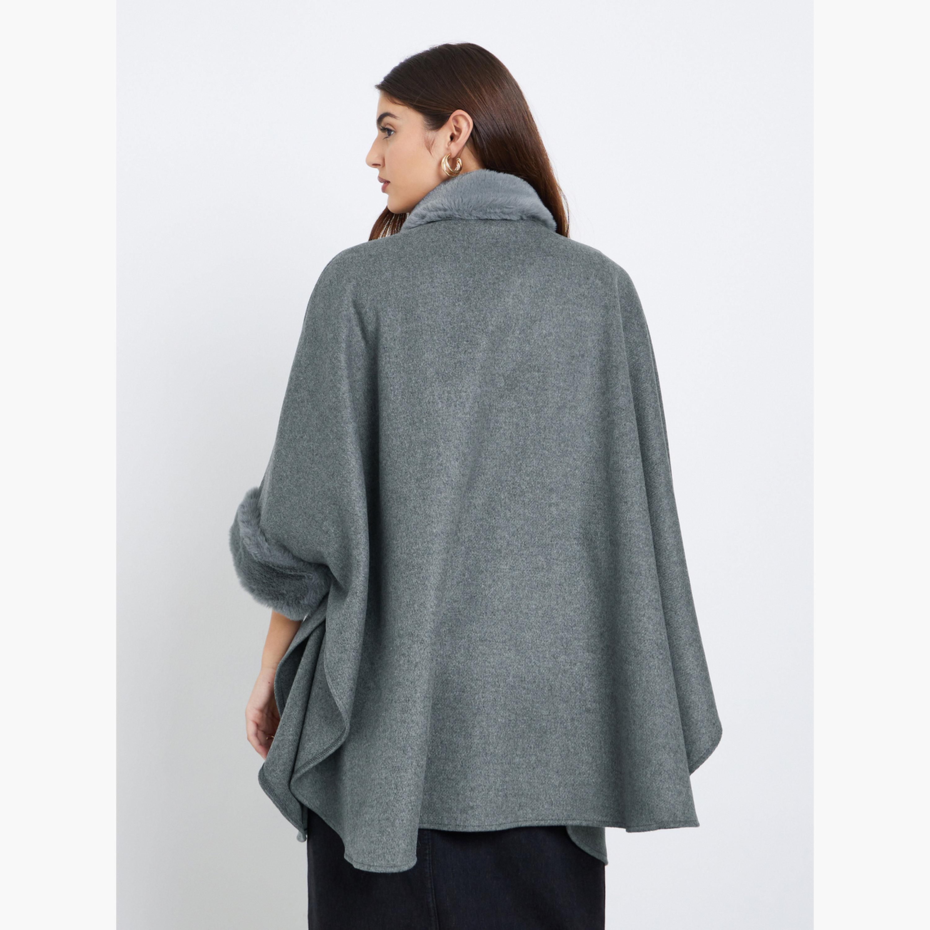 ستايلي - معطف كيب حجم كبير مزين بالفرو الصناعي لون رمادي-women-winterwear-coatsandjackets-coats-image-4