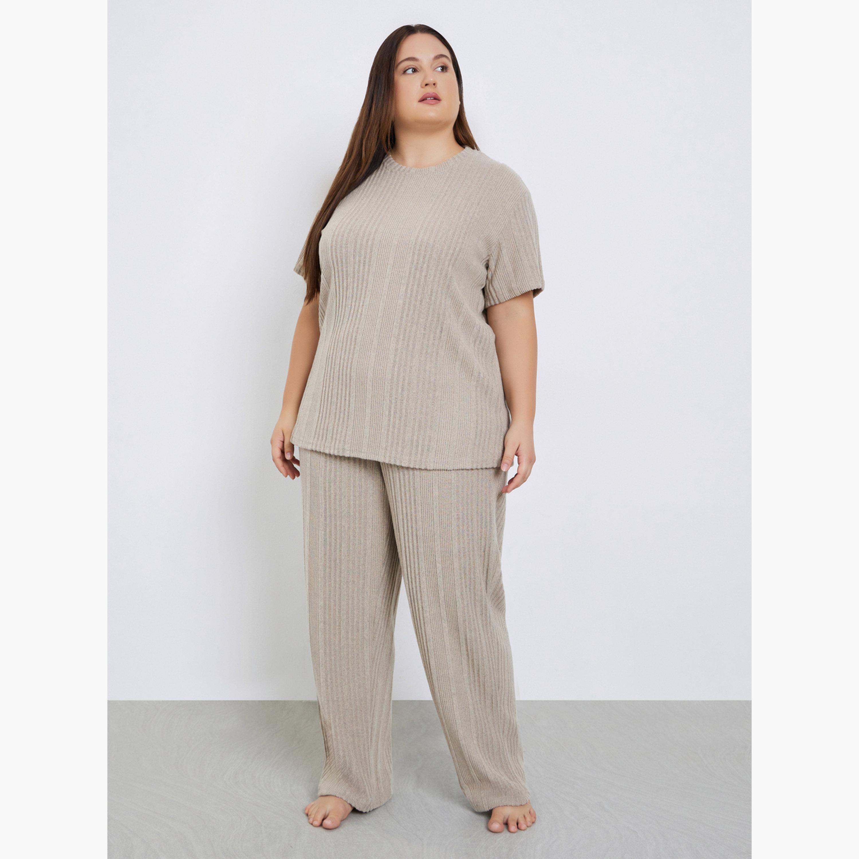 ستايلي - بيجاما تي شيرت محبوك لون بيج مقاس كبير للنساء-women-clothing-nightwear-pyjamas-longsets-image-1