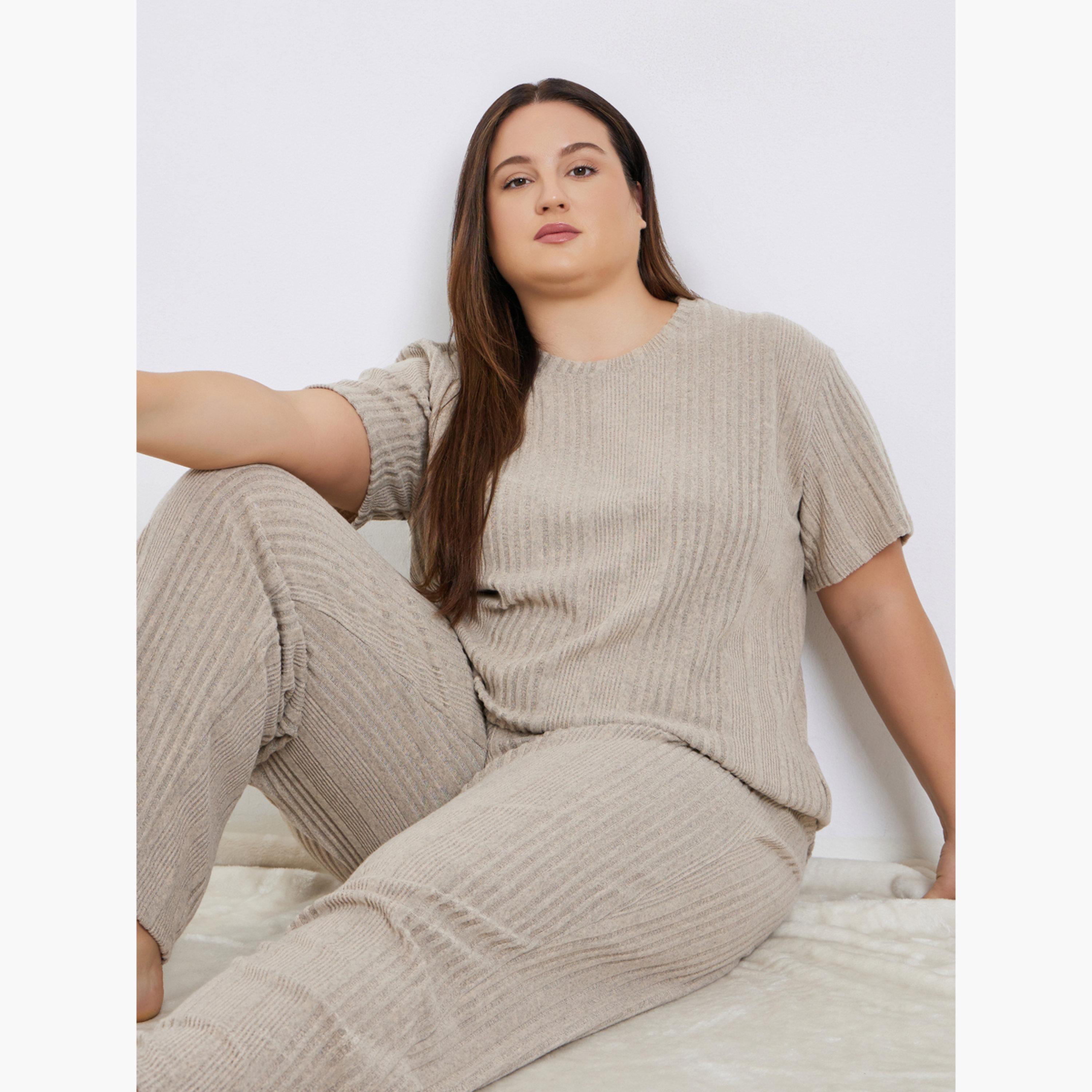 ستايلي - بيجاما تي شيرت محبوك لون بيج مقاس كبير للنساء-women-clothing-nightwear-pyjamas-longsets-image-2