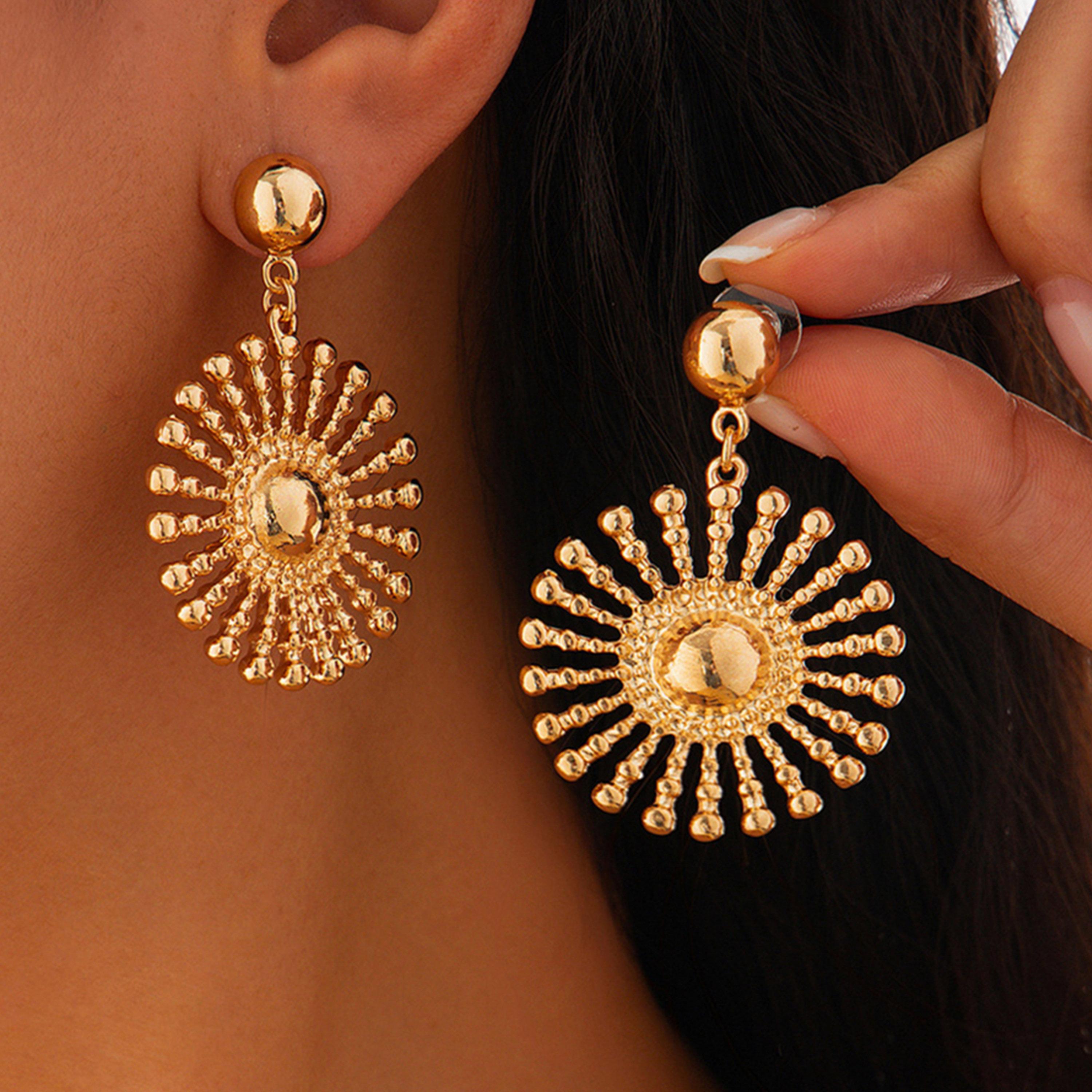 تيك تو - أقراط ذهبية متدلية على شكل دوّار الشمس-women-watchesandjewellery-jewellery-earrings-image-2