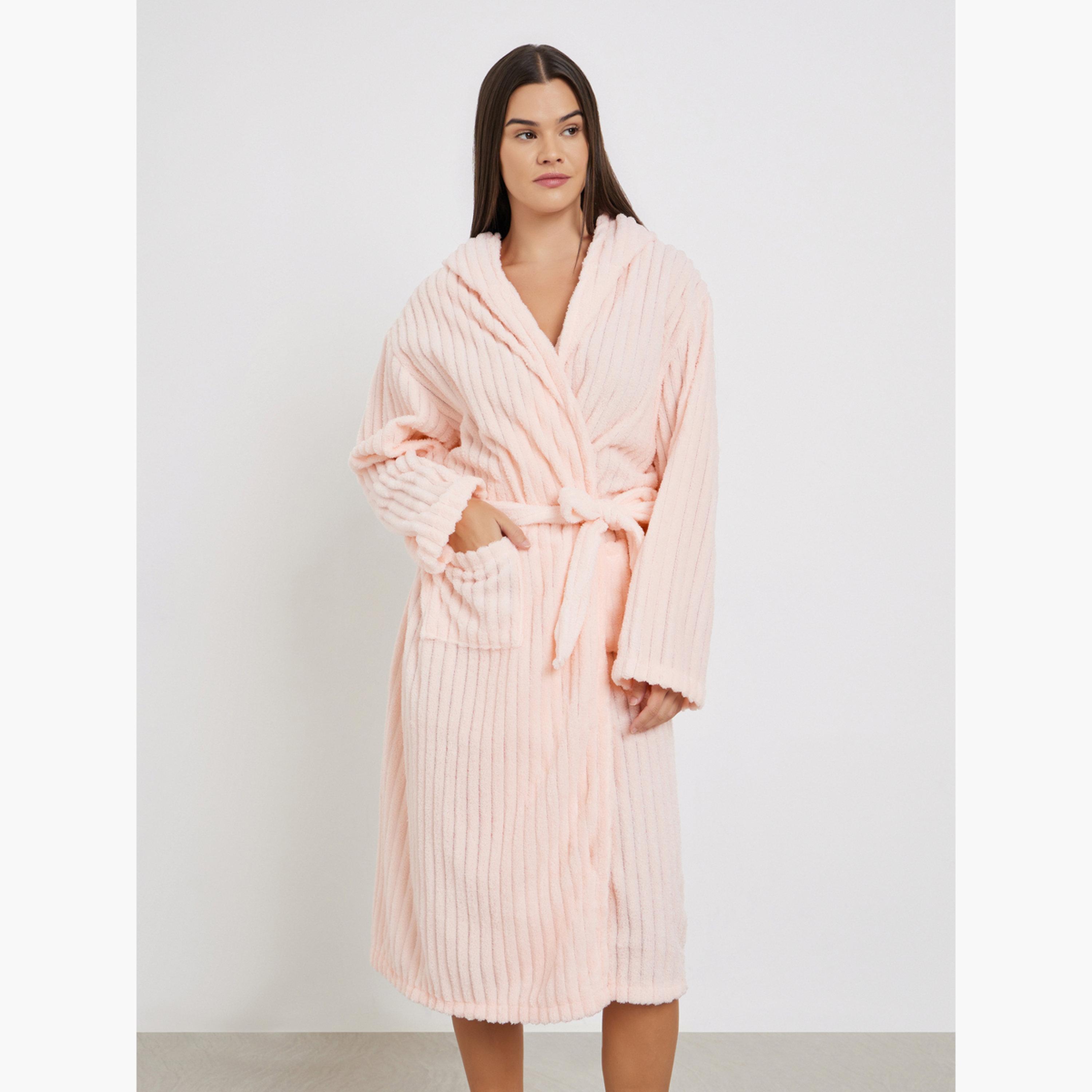 ستايلي - روب مصنوع من الصوف المضلع بقبعة-women-clothing-nightwear-robes-image-2