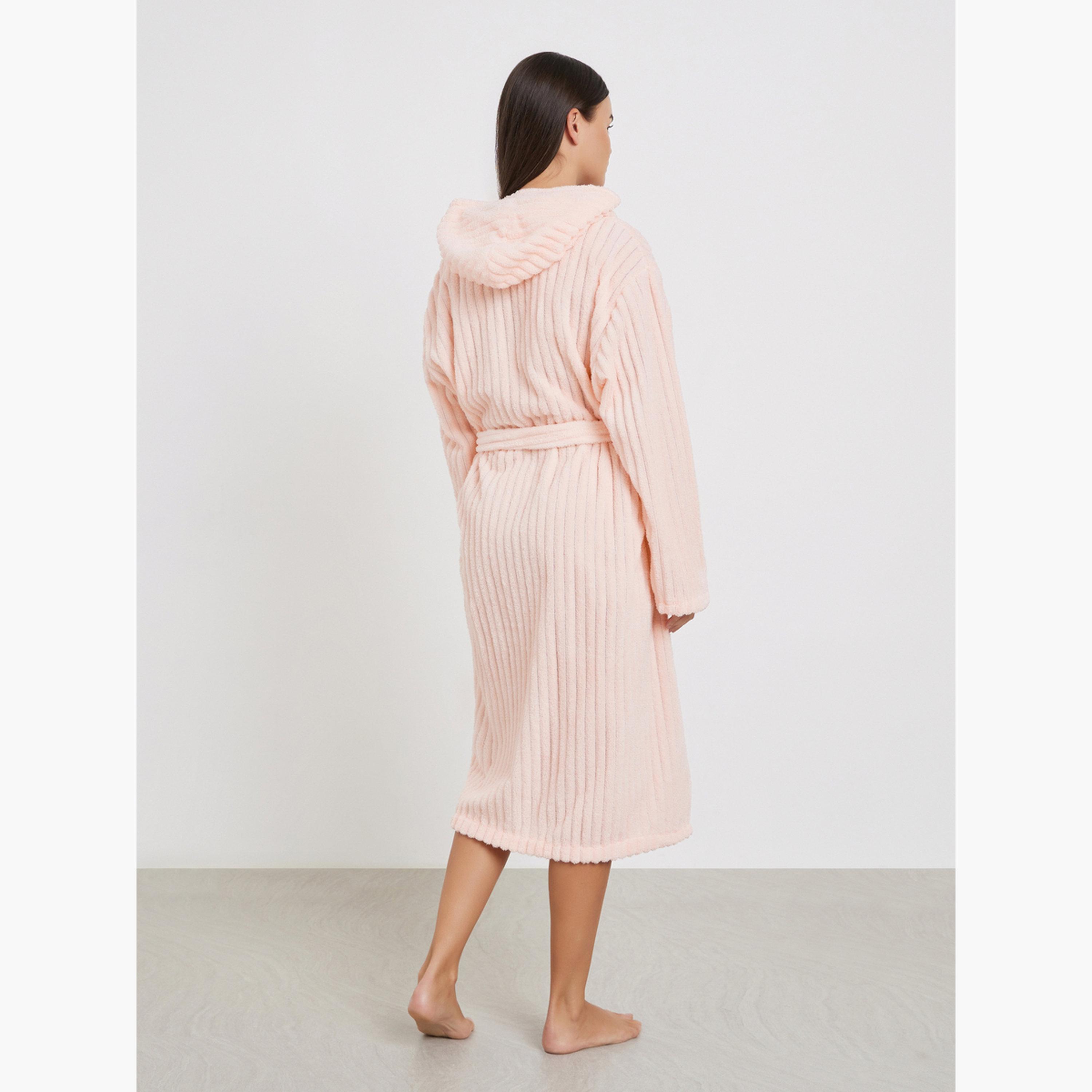 ستايلي - روب مصنوع من الصوف المضلع بقبعة-women-clothing-nightwear-robes-image-3