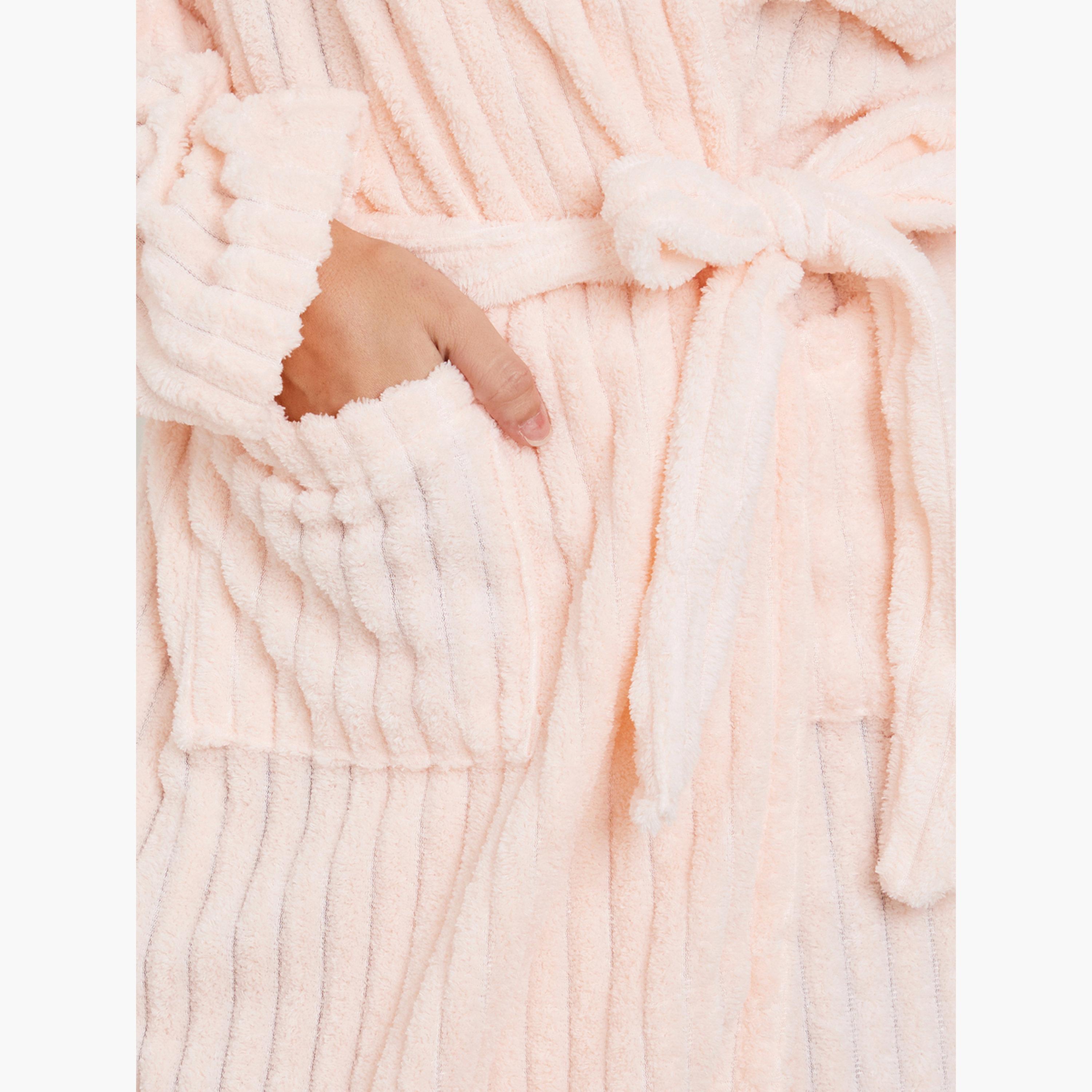 ستايلي - روب مصنوع من الصوف المضلع بقبعة-women-clothing-nightwear-robes-image-4