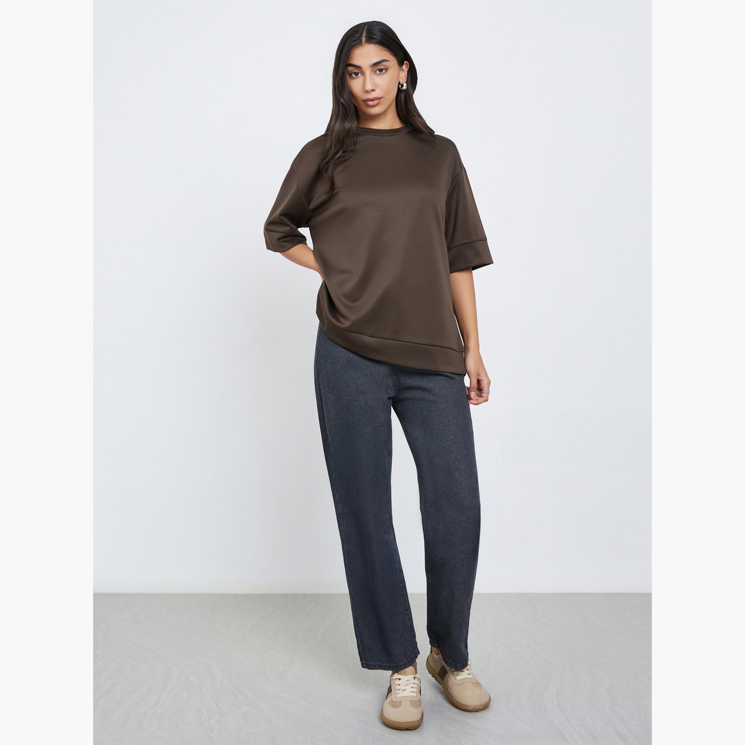 ستايلي - تي شيرت بني تصميم واسع برقبة دائرية للنساء-women-clothing-tshirts-image-2