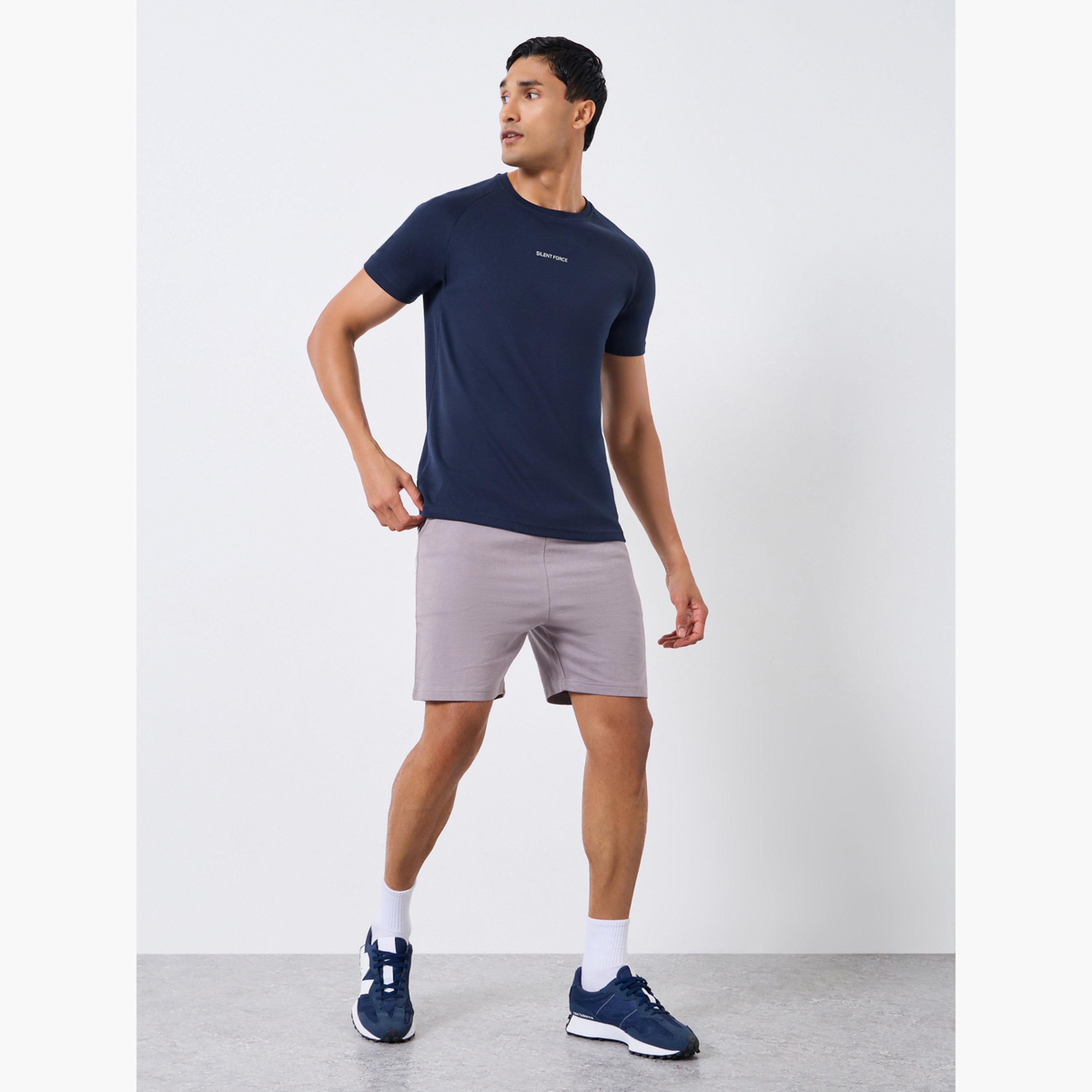 تيشيرت بأكمام ريجلان وقصة عادية للرجال-men-clothing-sportswearandactivewear-tshirtsandpolos-image-2