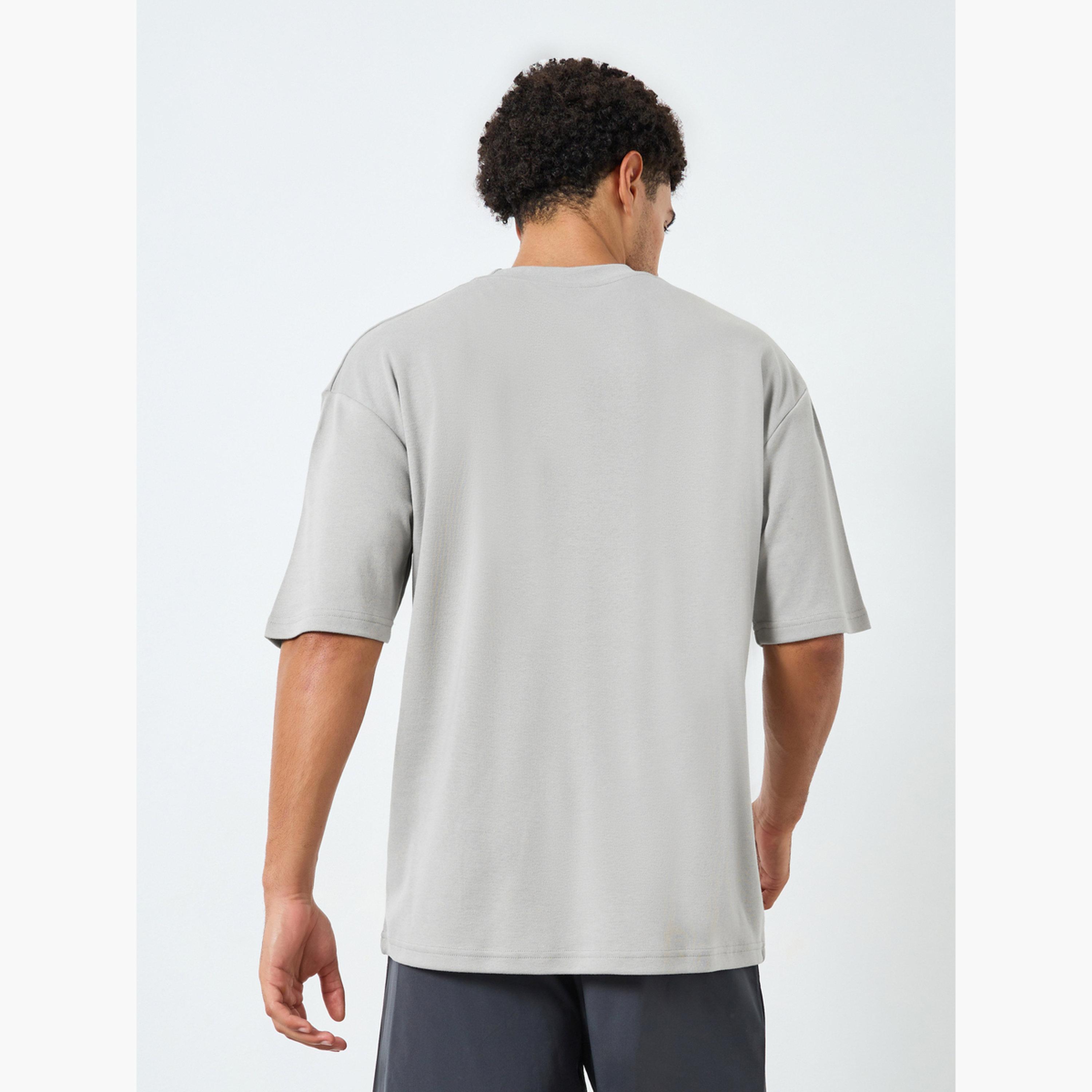 Styli Men Oversized Minimal Print T-Shirt-men-clothing-sportswearandactivewear-tshirtsandpolos-image-3