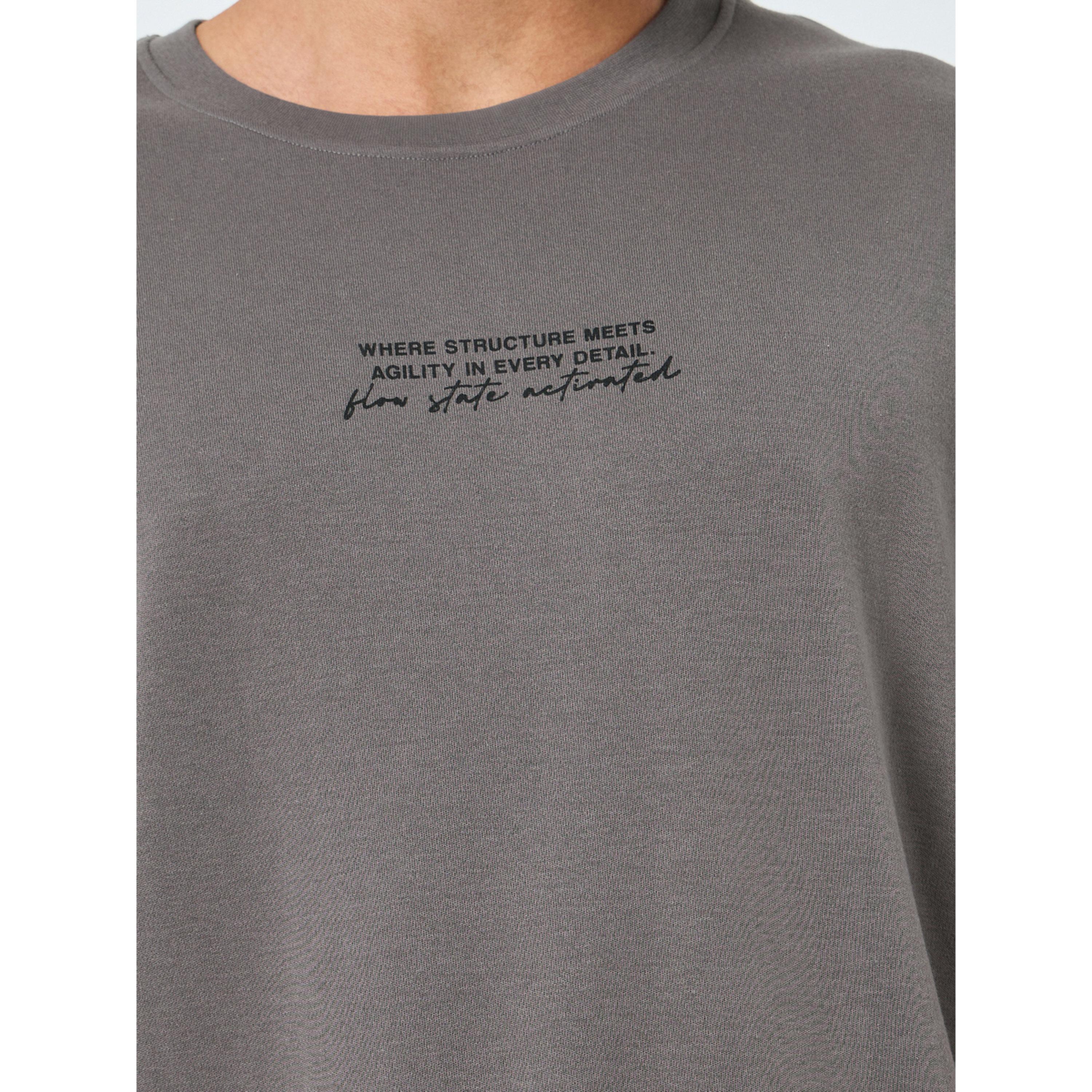 تيشيرت رياضي مطبع بقصة واسعة-men-clothing-sportswearandactivewear-tshirtsandpolos-image-4
