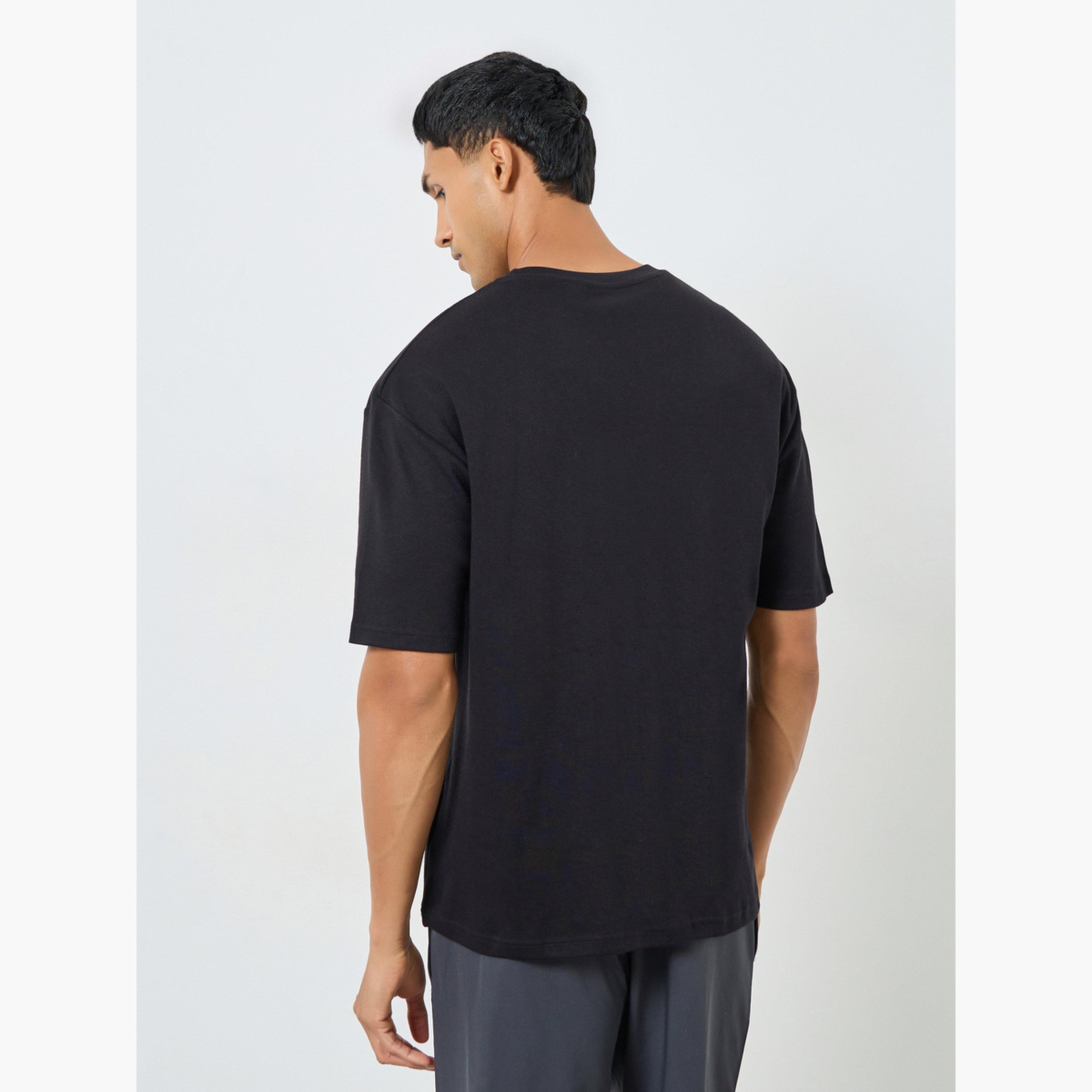 Styli Men Oversized Minimal Front Print T-Shirt-men-clothing-sportswearandactivewear-tshirtsandpolos-image-4