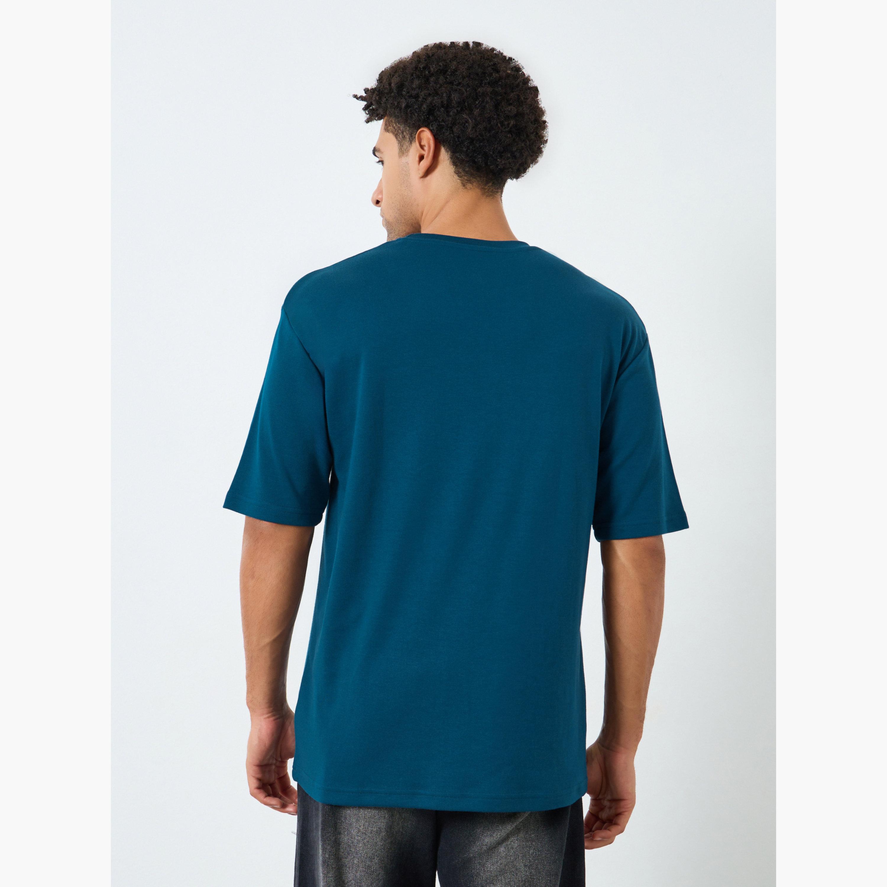 Styli Men Oversized Minimal Front Print T-Shirt-men-clothing-sportswearandactivewear-tshirtsandpolos-image-3
