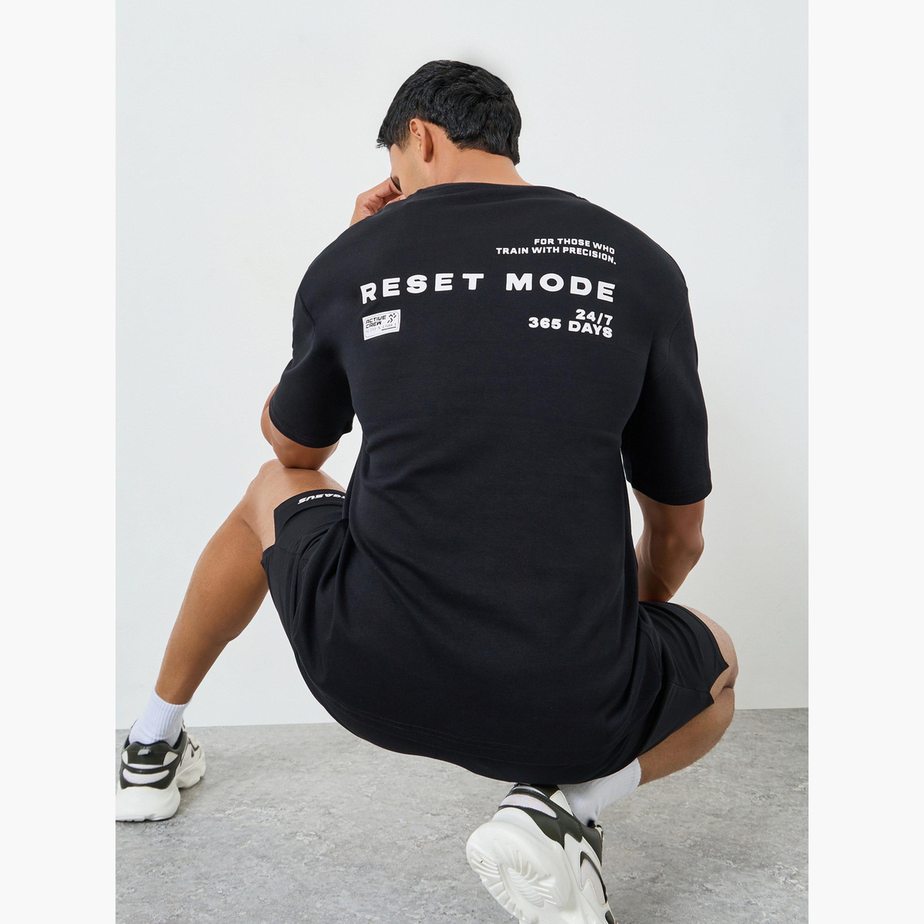 تيشيرت بقصة واسعة وطبعة أمامية صغيرة للرجال-men-clothing-sportswearandactivewear-tshirtsandpolos-image-3
