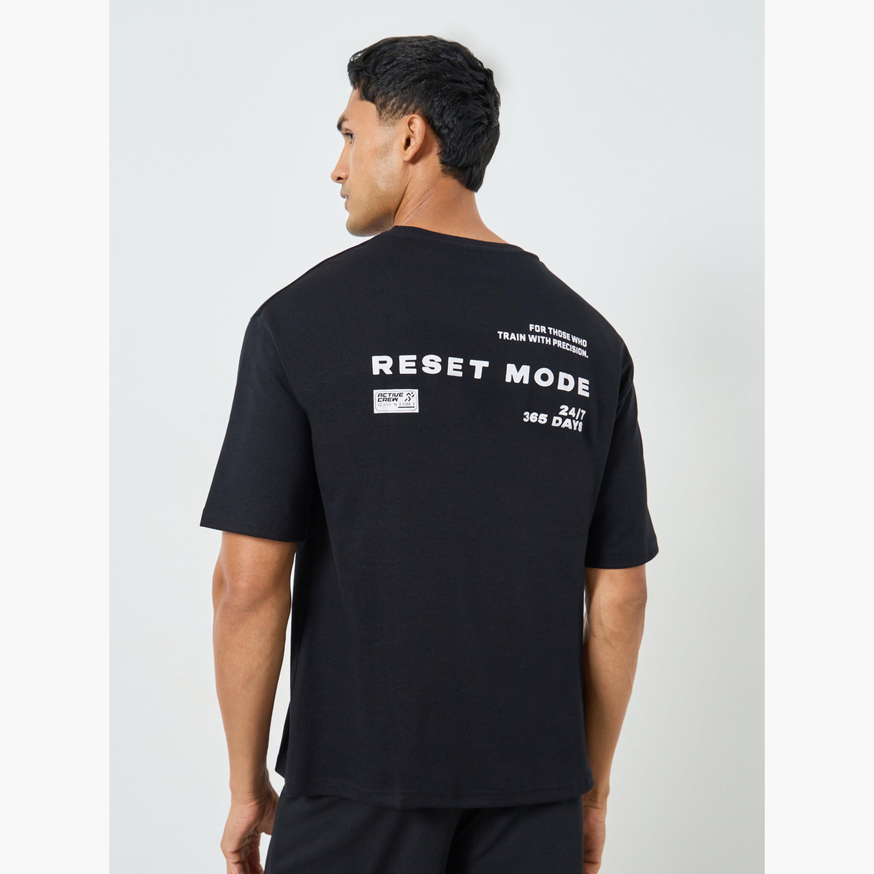 تيشيرت بقصة واسعة وطبعة أمامية صغيرة للرجال-men-clothing-sportswearandactivewear-tshirtsandpolos-image-4