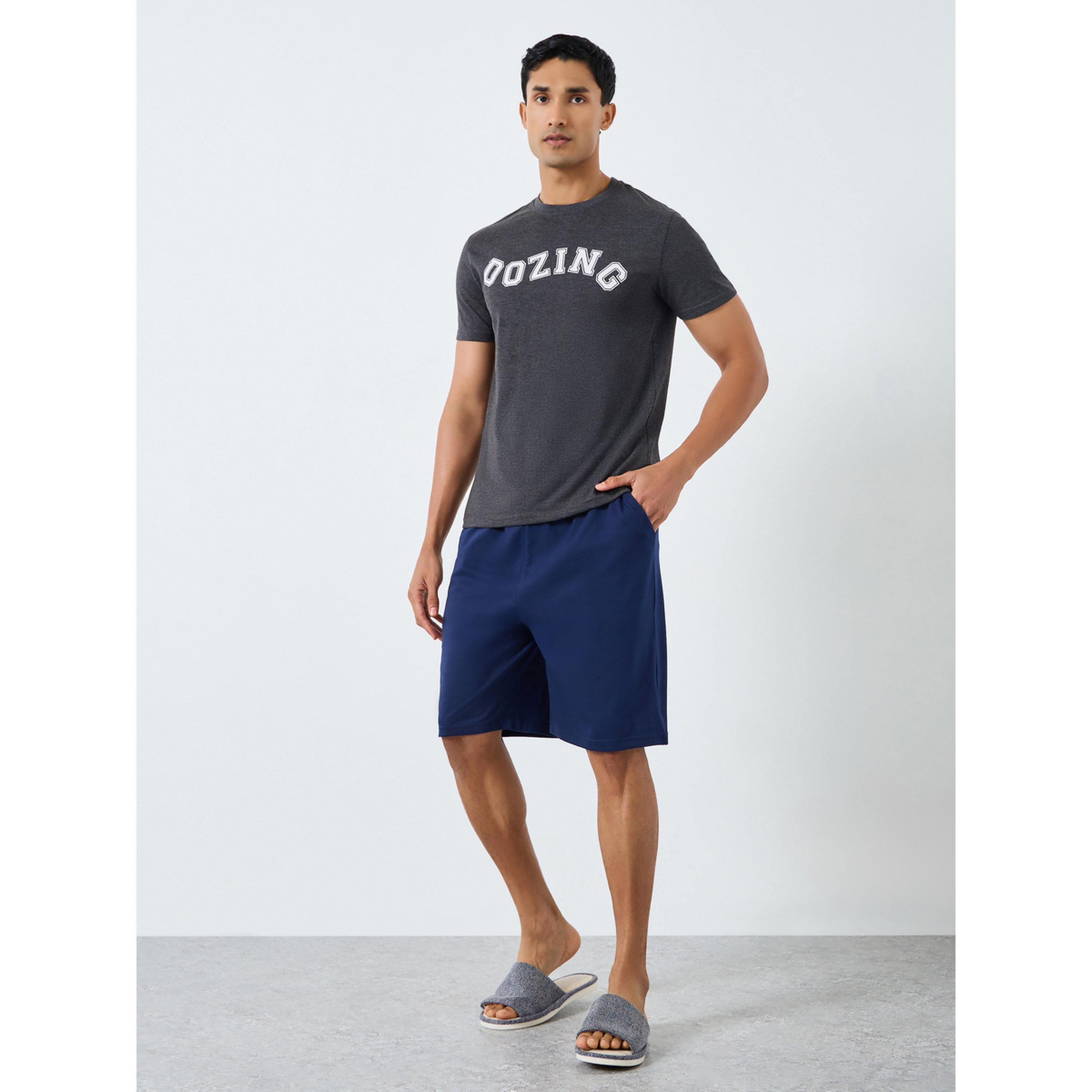 طقم بيجاما من شورت وتيشيرت بطبعة كتابة-men-clothing-nightwear-sets-image-1
