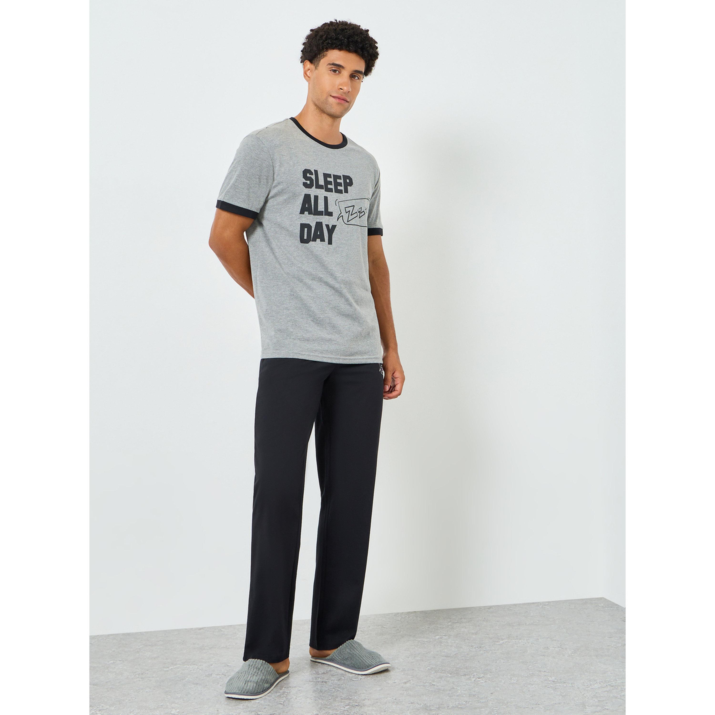 طقم من تيشيرت بياقة دائرية وشورت سادة-men-clothing-nightwear-sets-image-1