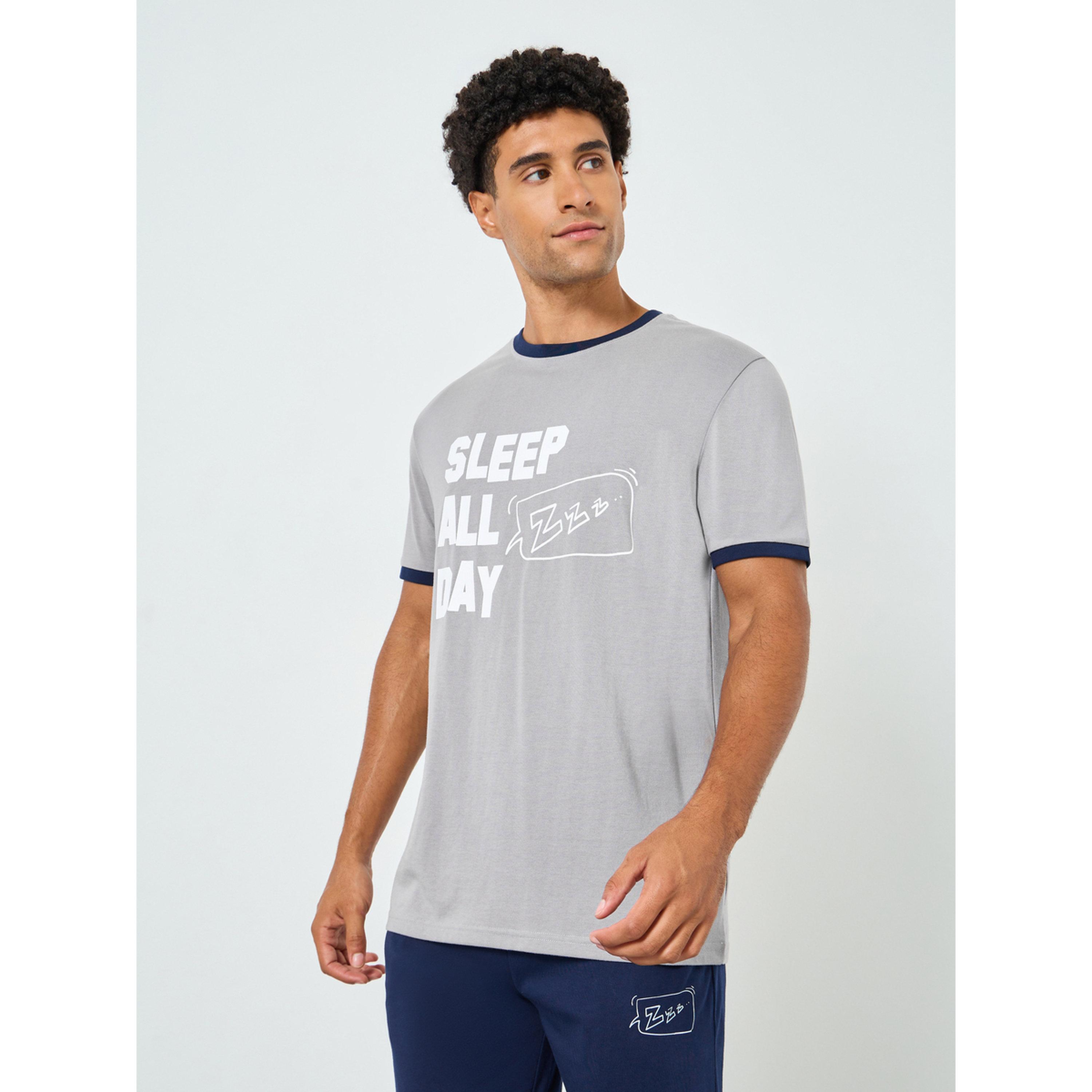 طقم بيجاما من بنطال وتيشيرت بطبعة جرافيك-men-clothing-nightwear-sets-image-2