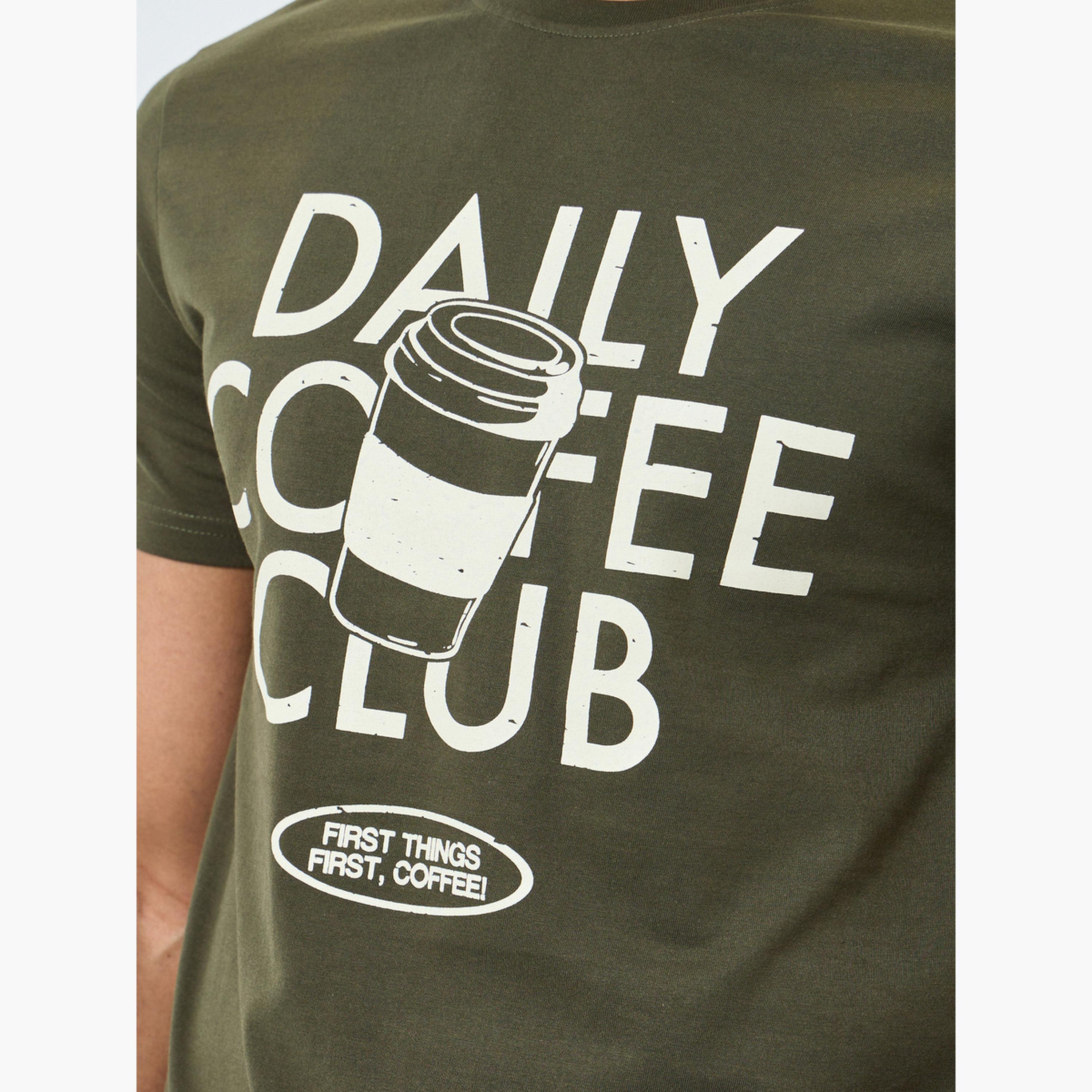 طقم بيجاما من بنطال وتيشيرت بطبعة جرافيك للرجال-men-clothing-nightwear-sets-image-3