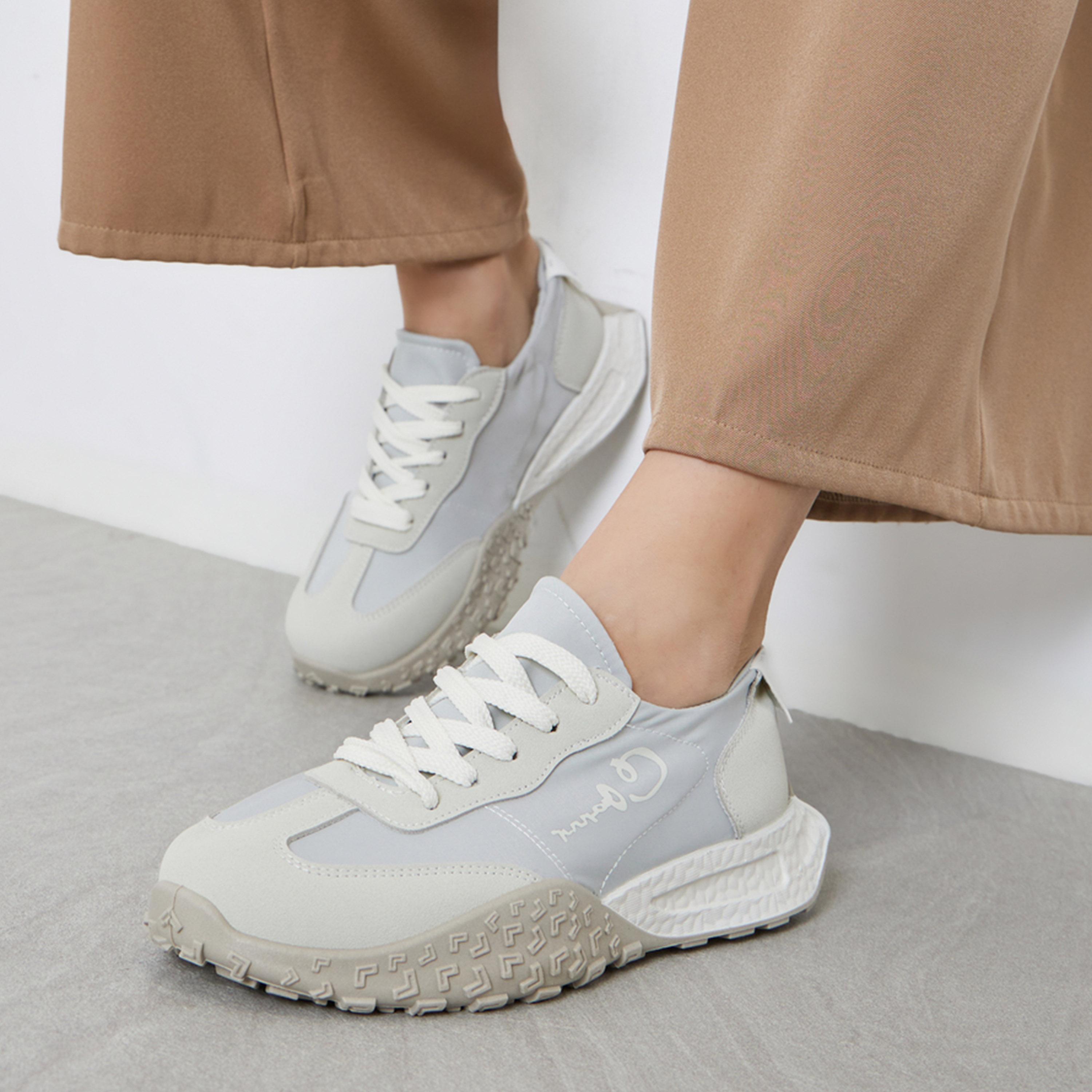 تيك تو - حذاء رياضي نسائي مطبوع عليه لوحة من الدانتيل المرن-women-shoes-sneakers-image-2