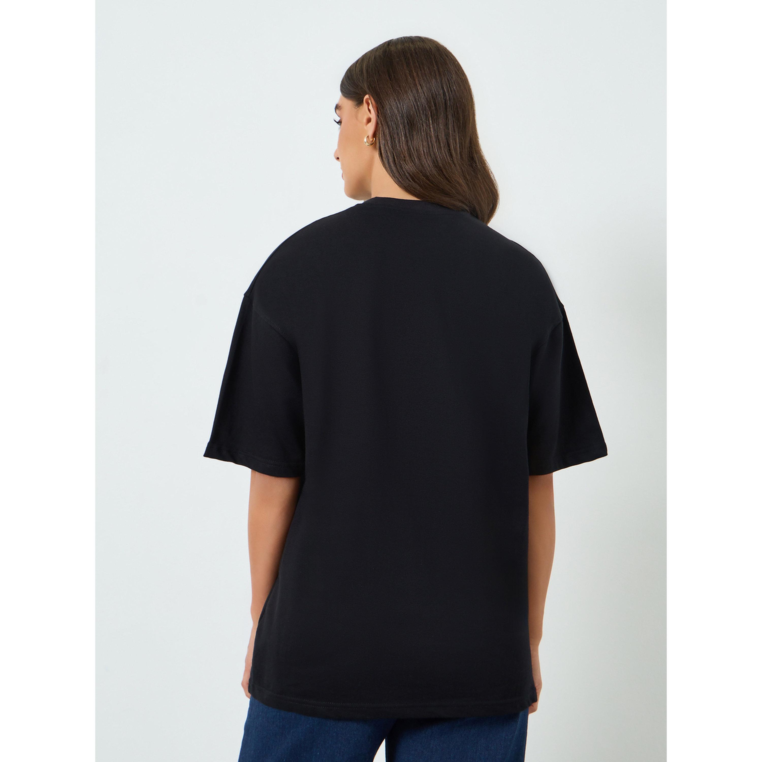 تيشيرت واسع بتفاصيل مُطرّزة-women-clothing-tshirts-image-4