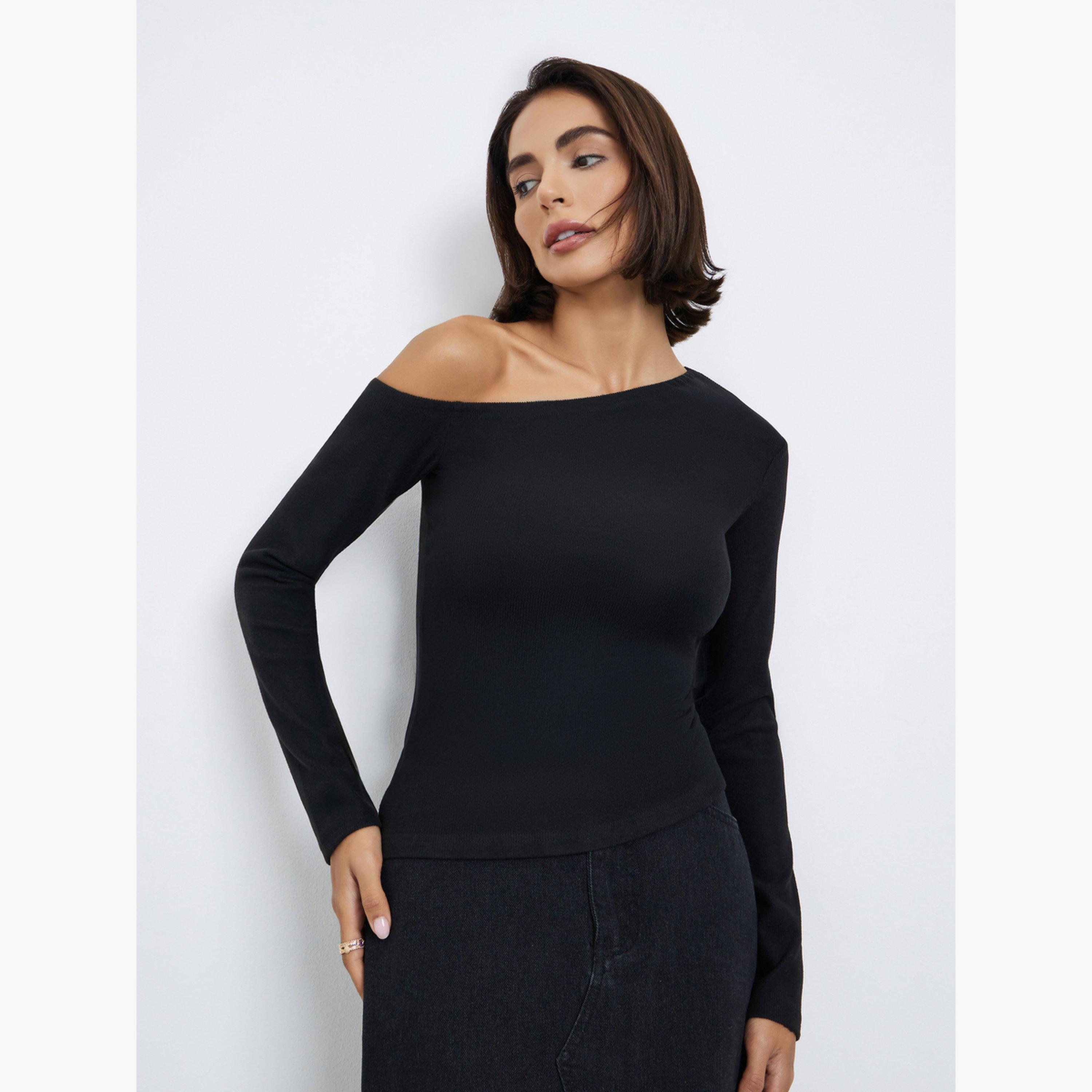 ستايلي - بلوزة محبوكة سوداء برقبة غير متماثلة للنساء-women-clothing-tshirts-image-1