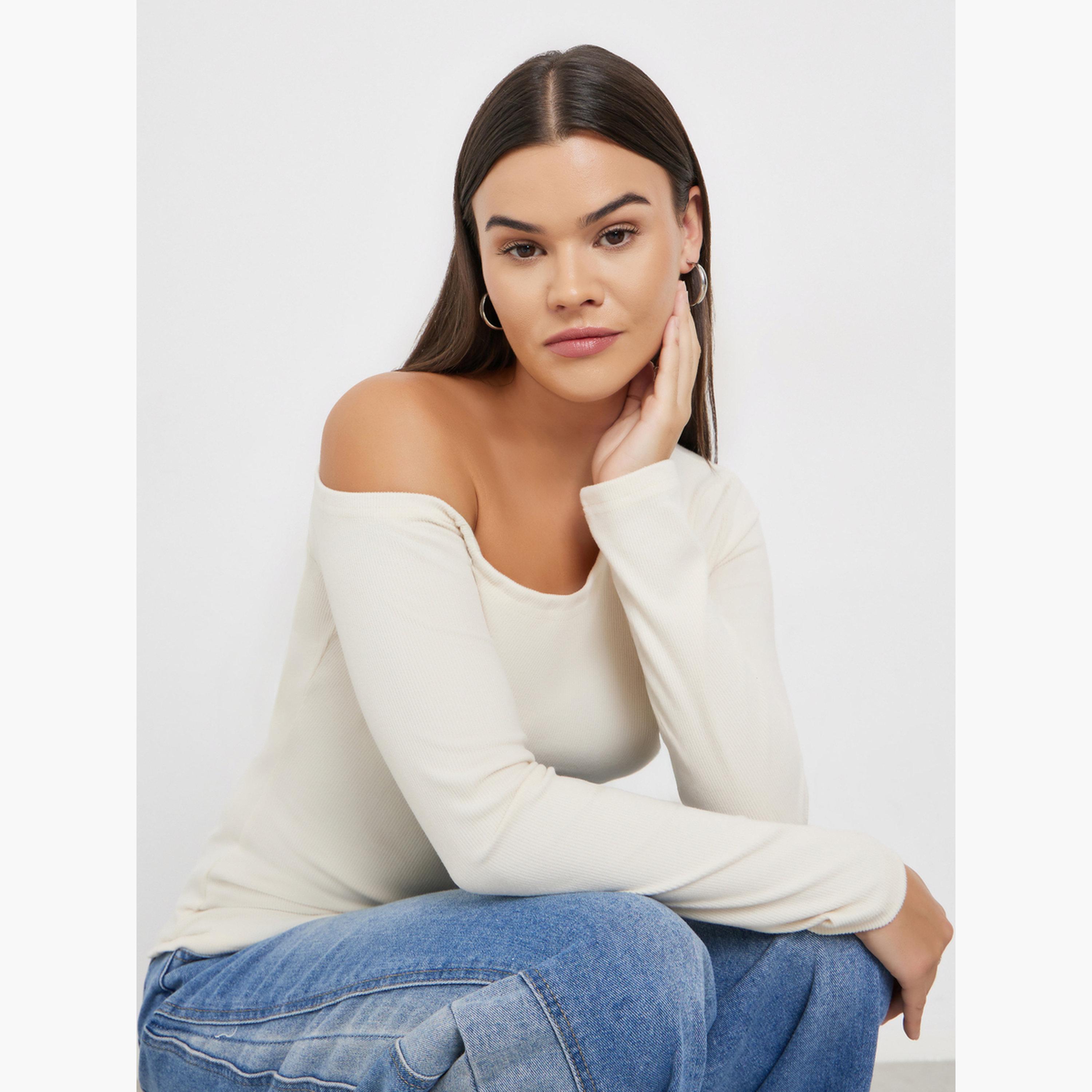 ستايلي - بلوزة محبوكة برقبة غير متماثلة باللون الكريمي للنساء-women-clothing-tshirts-image-3
