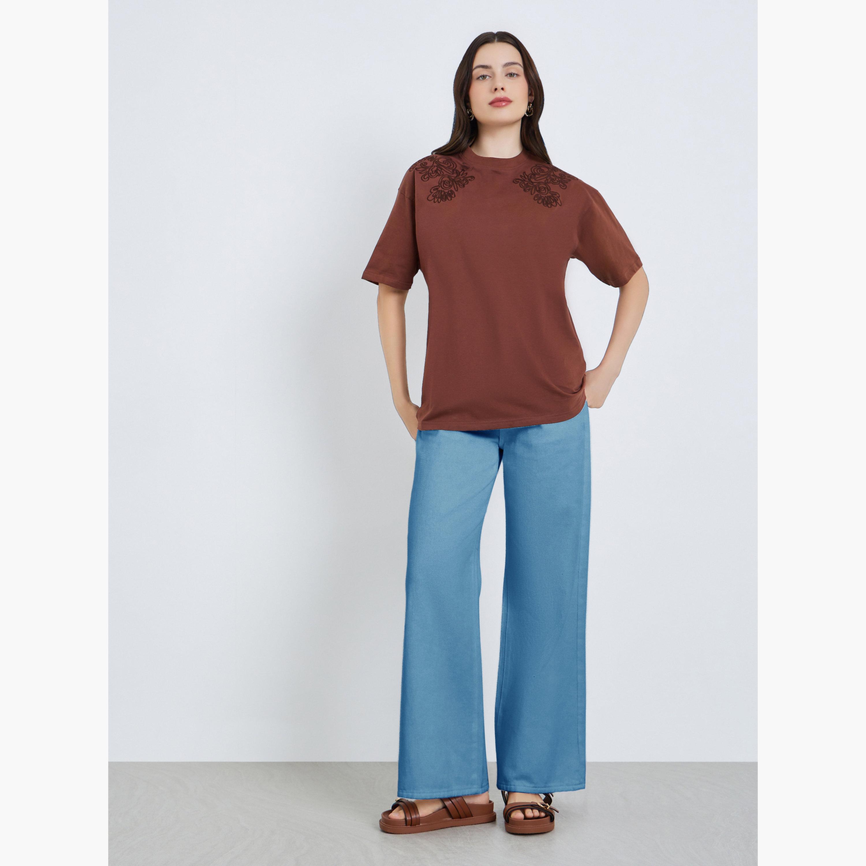 تيشيرت قطني 100% بتطريز زهور متناغم-women-clothing-tshirts-image-2