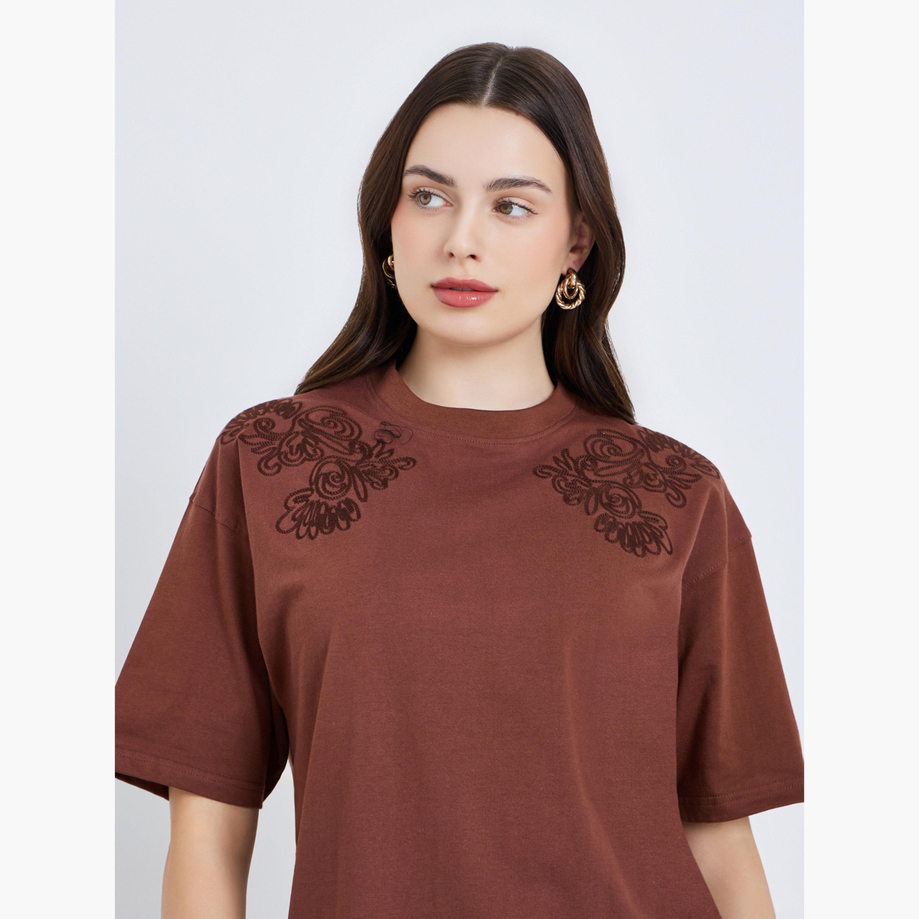 تيشيرت قطني 100% بتطريز زهور متناغم-women-clothing-tshirts-image-3