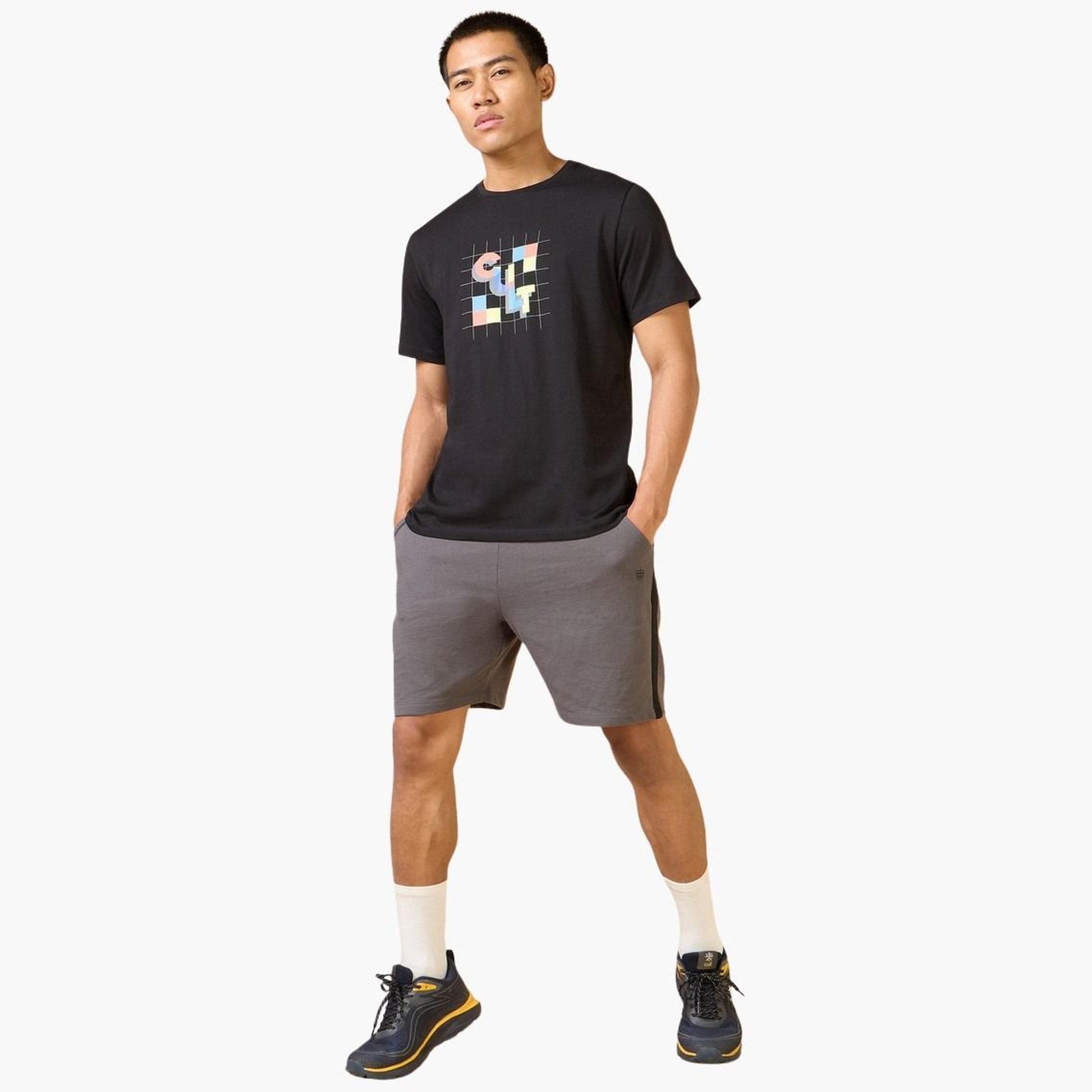 كولت × ستايلي - تي شيرت أسود بأكمام قصيرة وطبعة جرافيكية للرجال-men-clothing-sportswearandactivewear-tshirtsandpolos-image-3