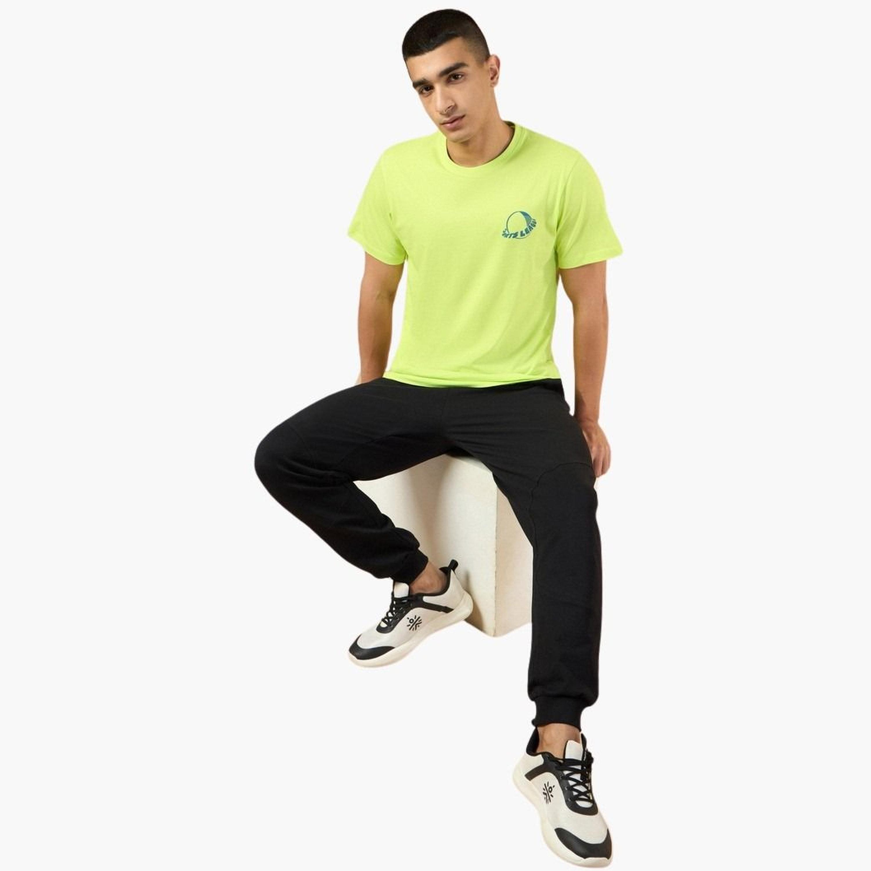 كولت × ستايلي - تي شيرت أصفر بأكمام قصيرة وطبعة جرافيكية للرجال-men-clothing-sportswearandactivewear-tshirtsandpolos-image-2