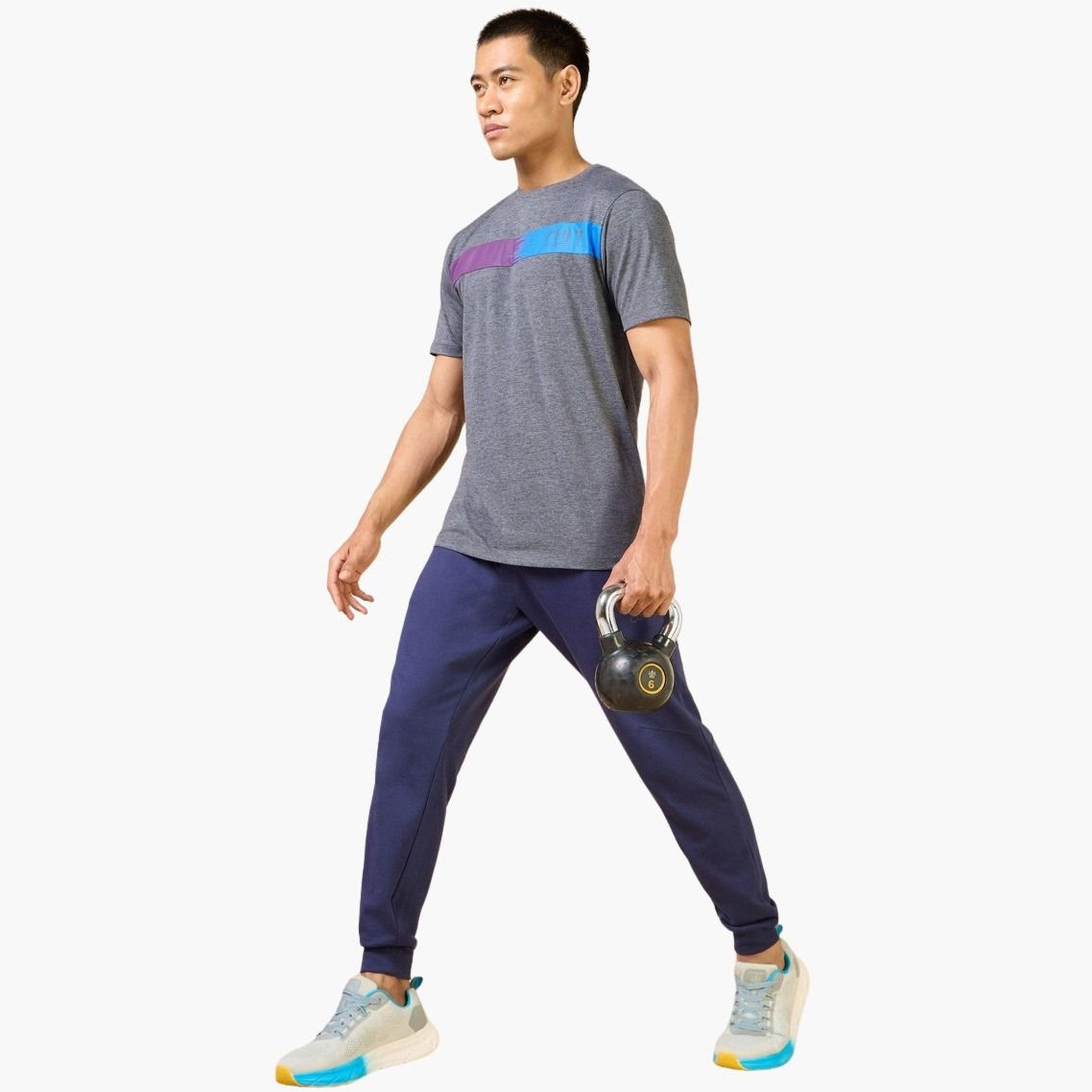 كولت × ستايلي - تي شيرت كومفورت تيك نقشة جرافيكية باللون الأسود للرجال-men-clothing-tshirtsandpolos-tshirts-image-4