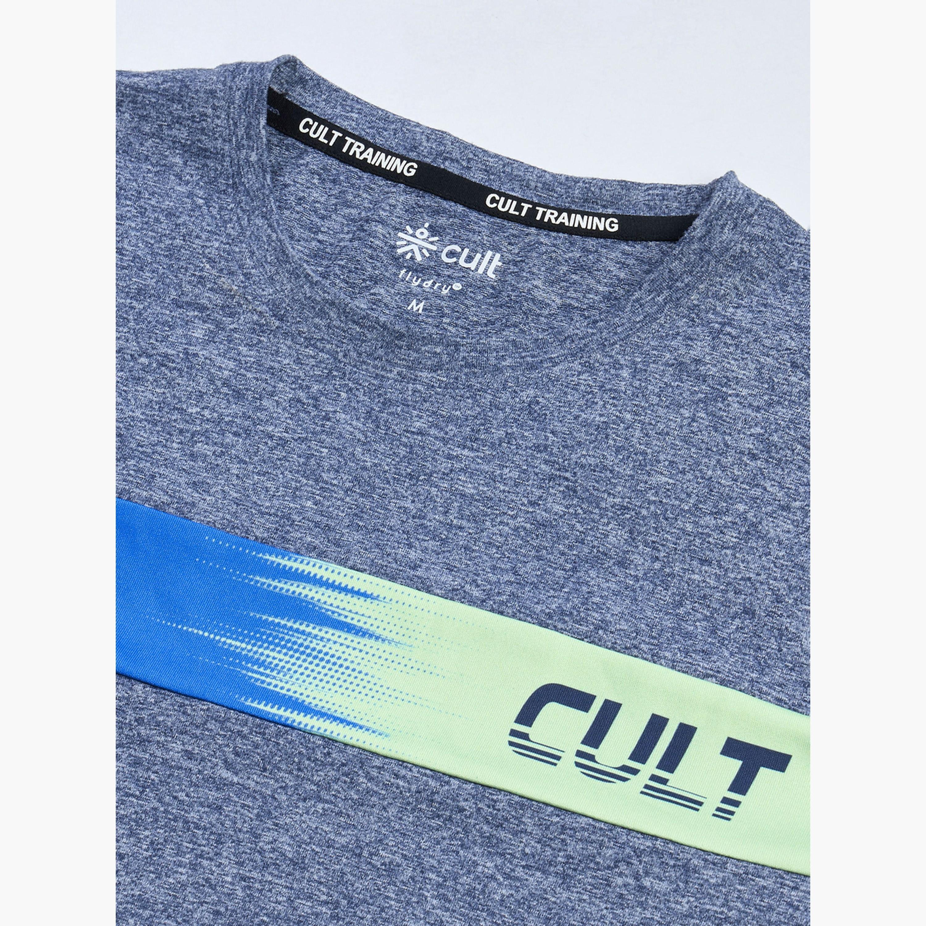 كالت × ستايلي - تي شيرت كومفورت تيك رجالي بطبعة جرافيكية لون أزرق الداكن-men-clothing-sportswearandactivewear-tshirtsandpolos-image-3