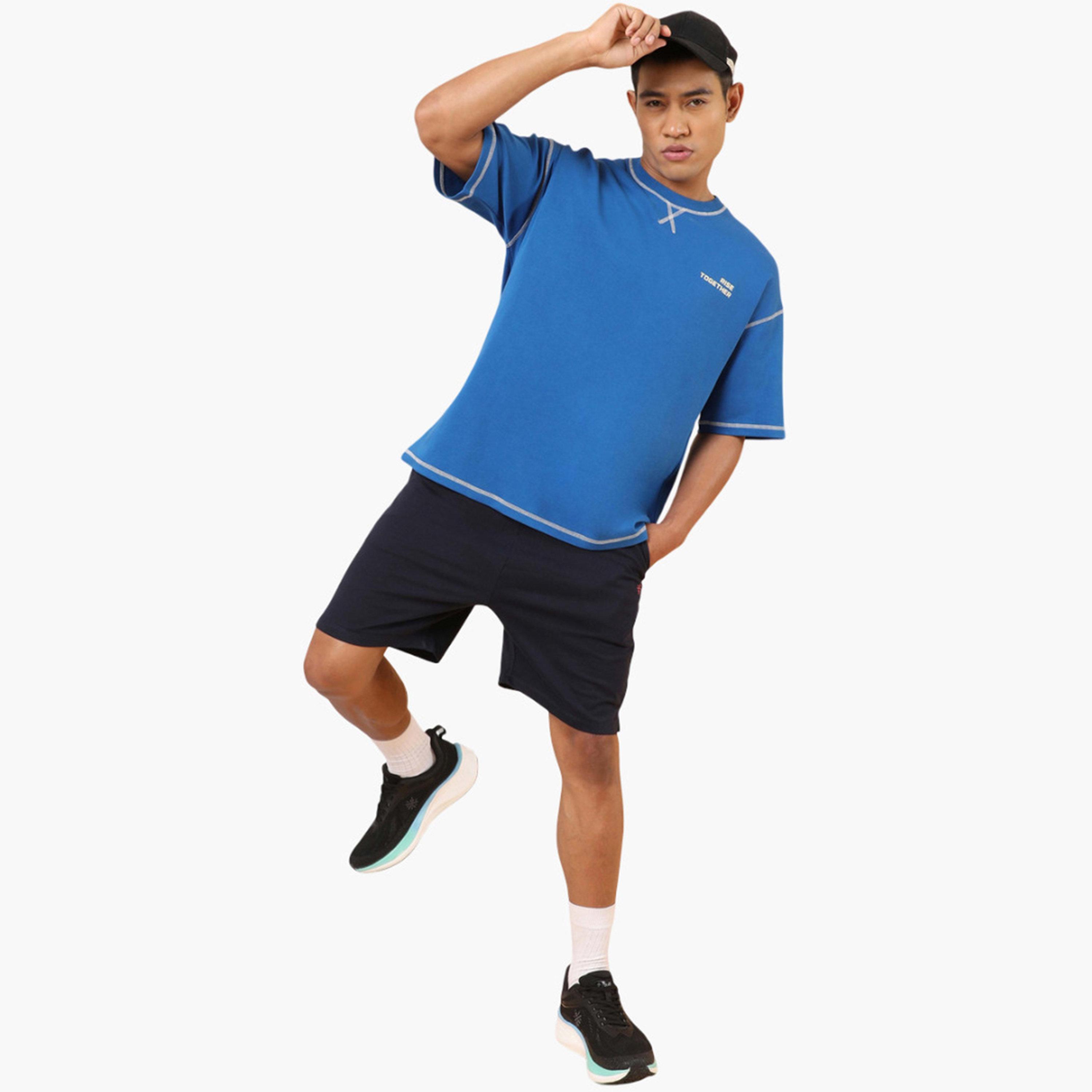 كولت × ستايلي - تي شيرت تصميم واسع Rise Together باللون الأزرق للرجال-men-clothing-sportswearandactivewear-tshirtsandpolos-image-2