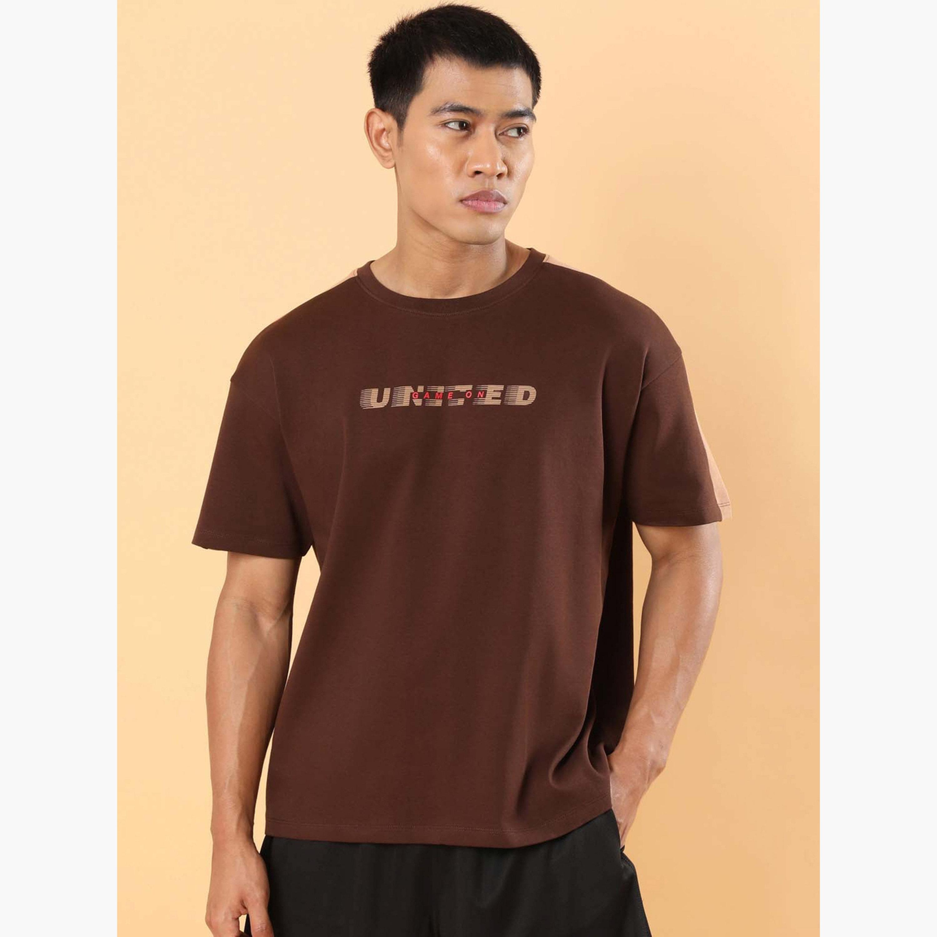 كالت × ستايلي - تي شيرت رجالي بني بأكمام قصيرة مطبوع عليه خط-men-clothing-sportswearandactivewear-tshirtsandpolos-image-5