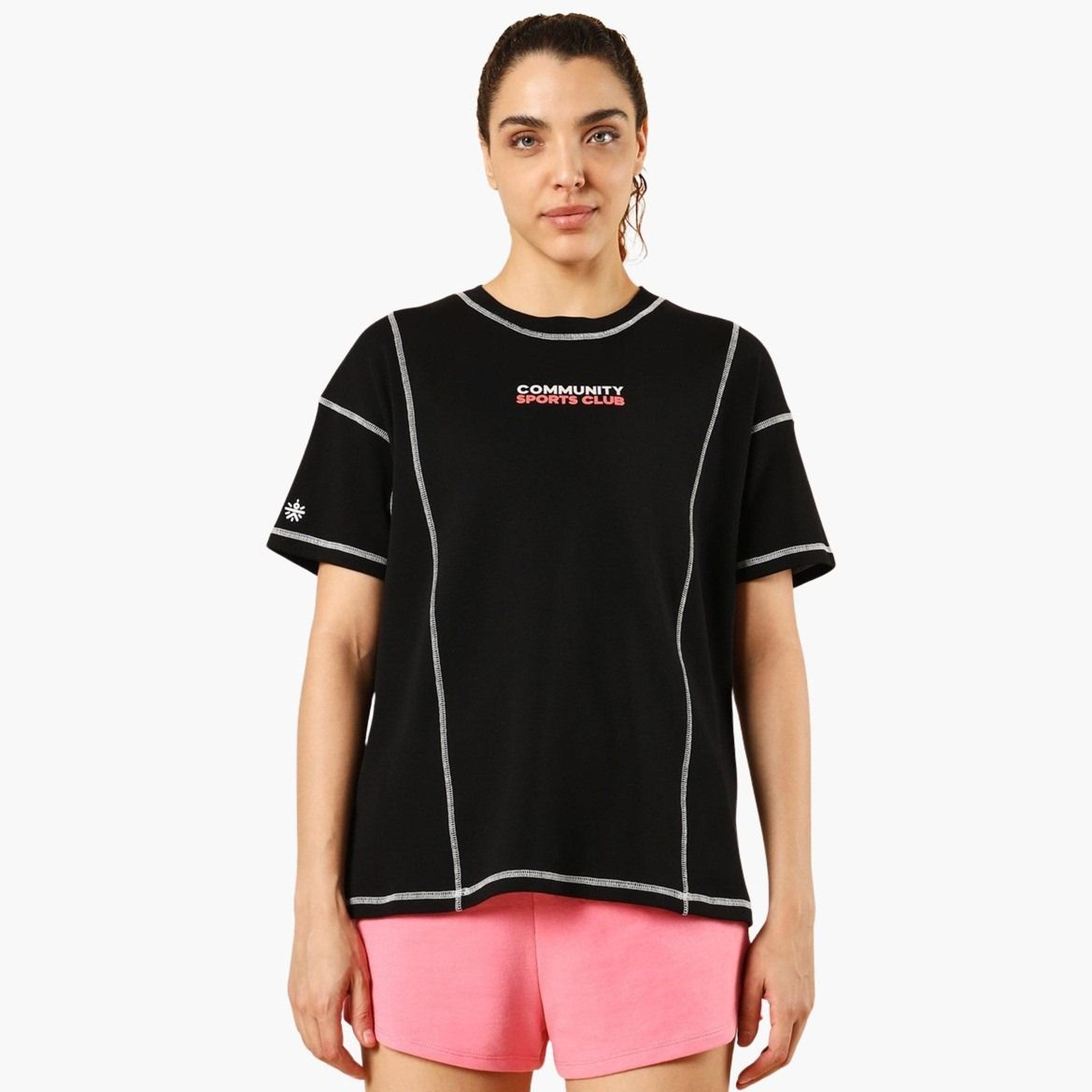 كوالت × ستايلي - تي شيرت نسائي أسود مطبوع عليه شعار-women-clothing-tshirts-image-1