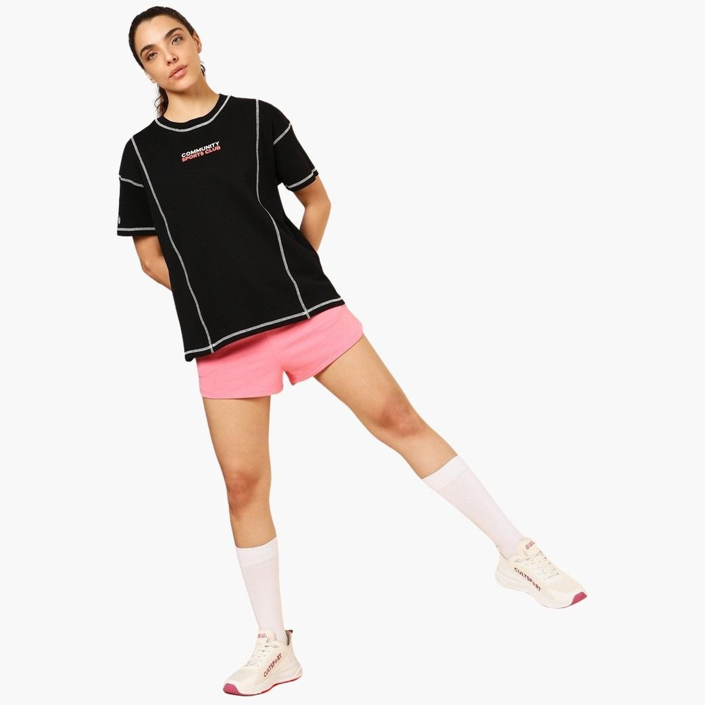 كوالت × ستايلي - تي شيرت نسائي أسود مطبوع عليه شعار-women-clothing-tshirts-image-2