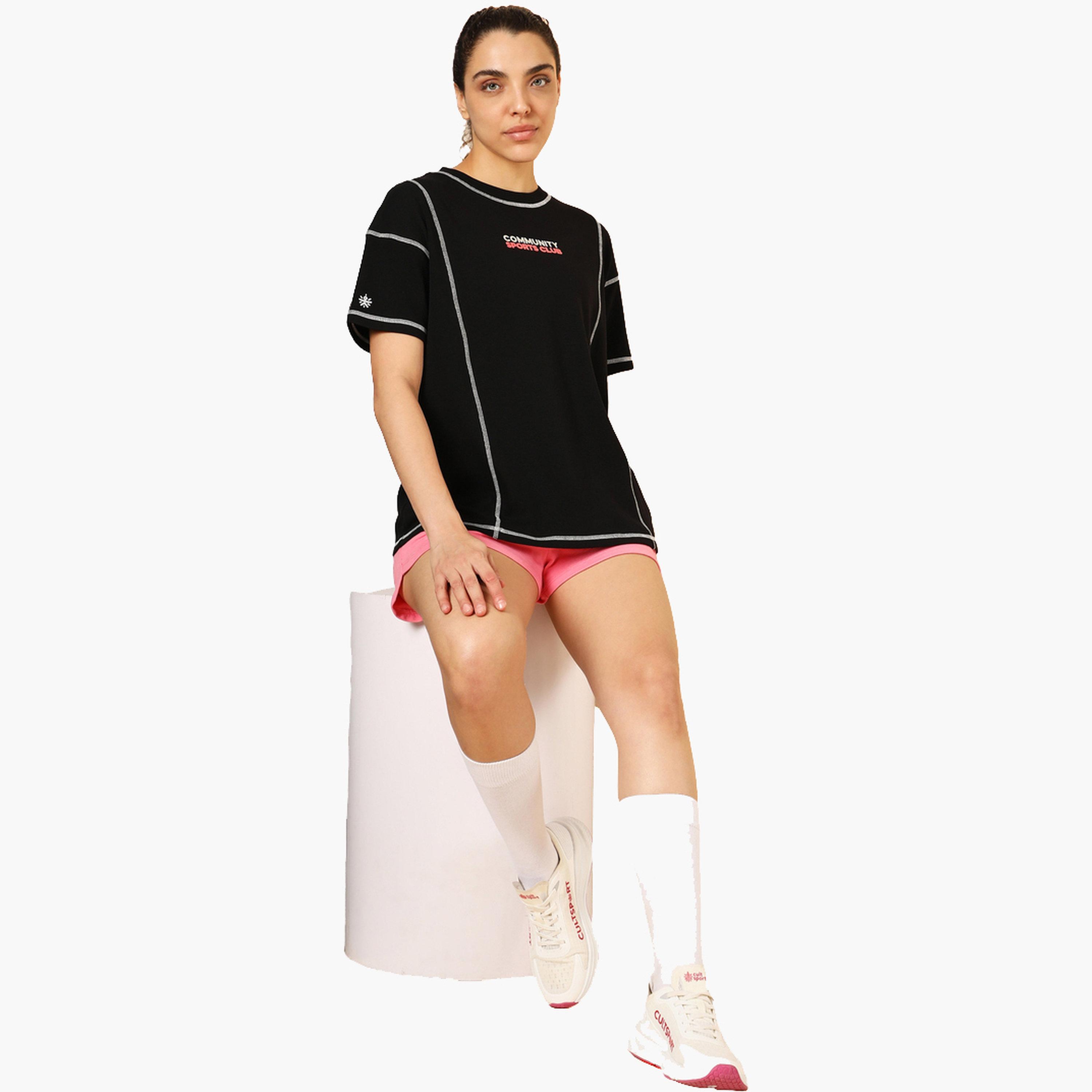 كوالت × ستايلي - تي شيرت نسائي أسود مطبوع عليه شعار-women-clothing-tshirts-image-3