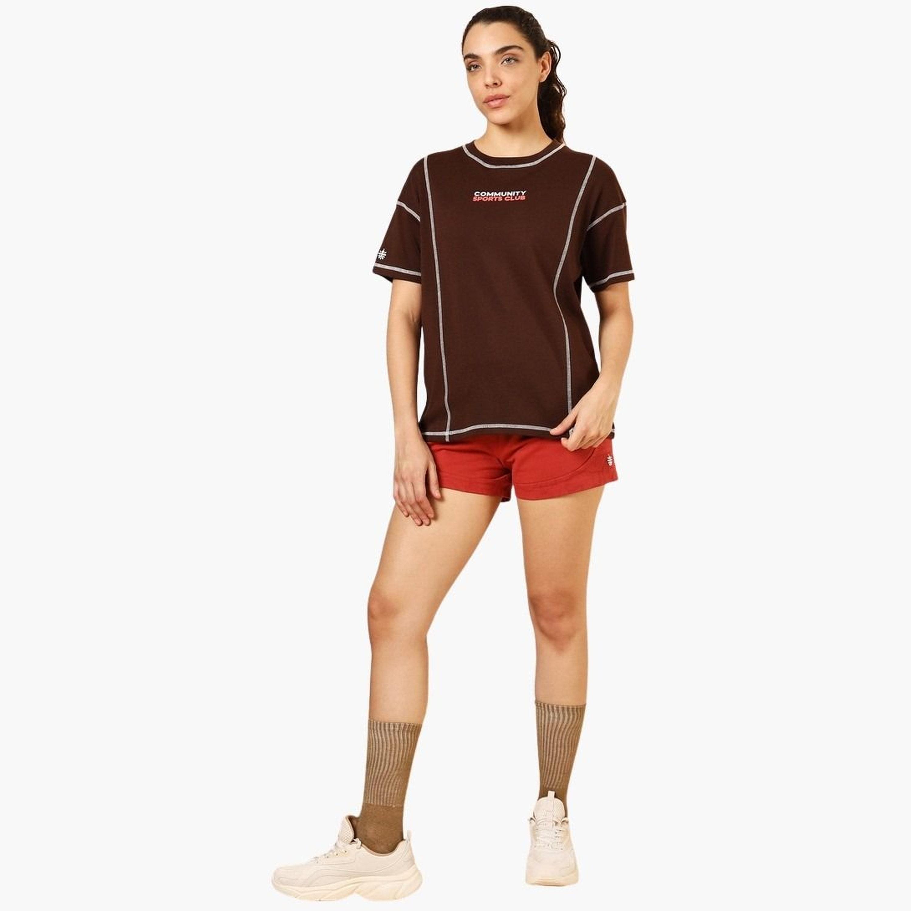 كولت × ستايلي - تي شيرت بني طبعة شعار للنساء-women-clothing-tshirts-image-3