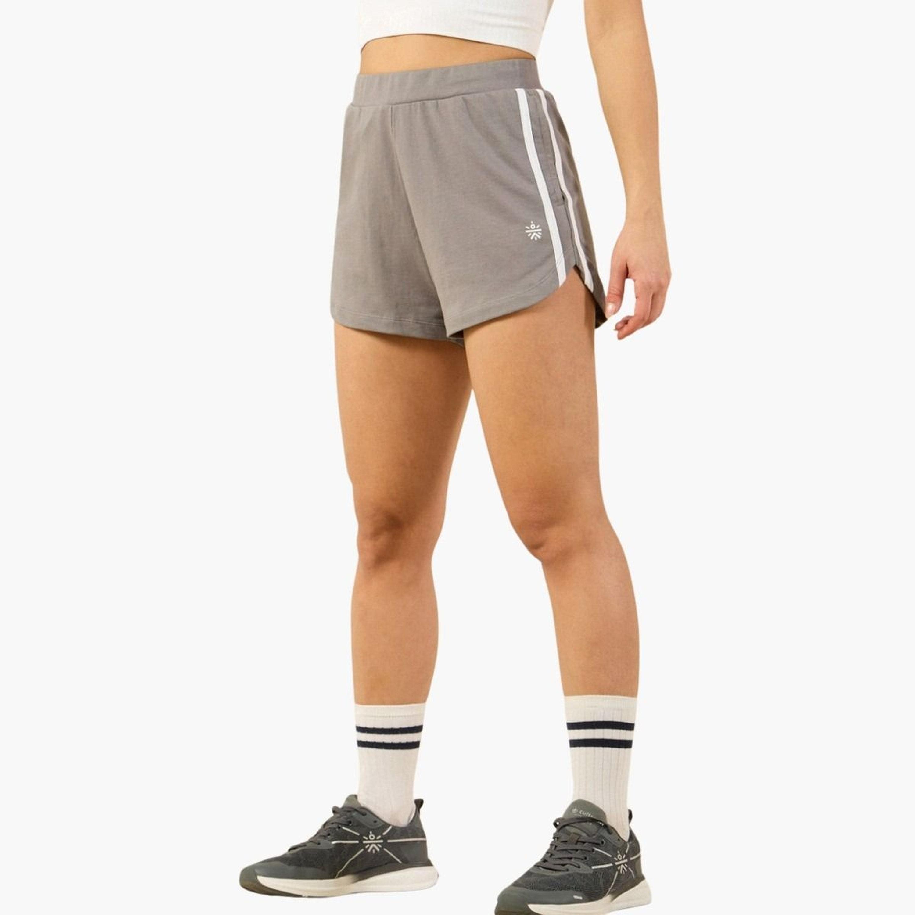 كولت × ستايلي - شورت رياضي مخطط باللون الرمادي للنساء-women-clothing-bottoms-shorts-image-1
