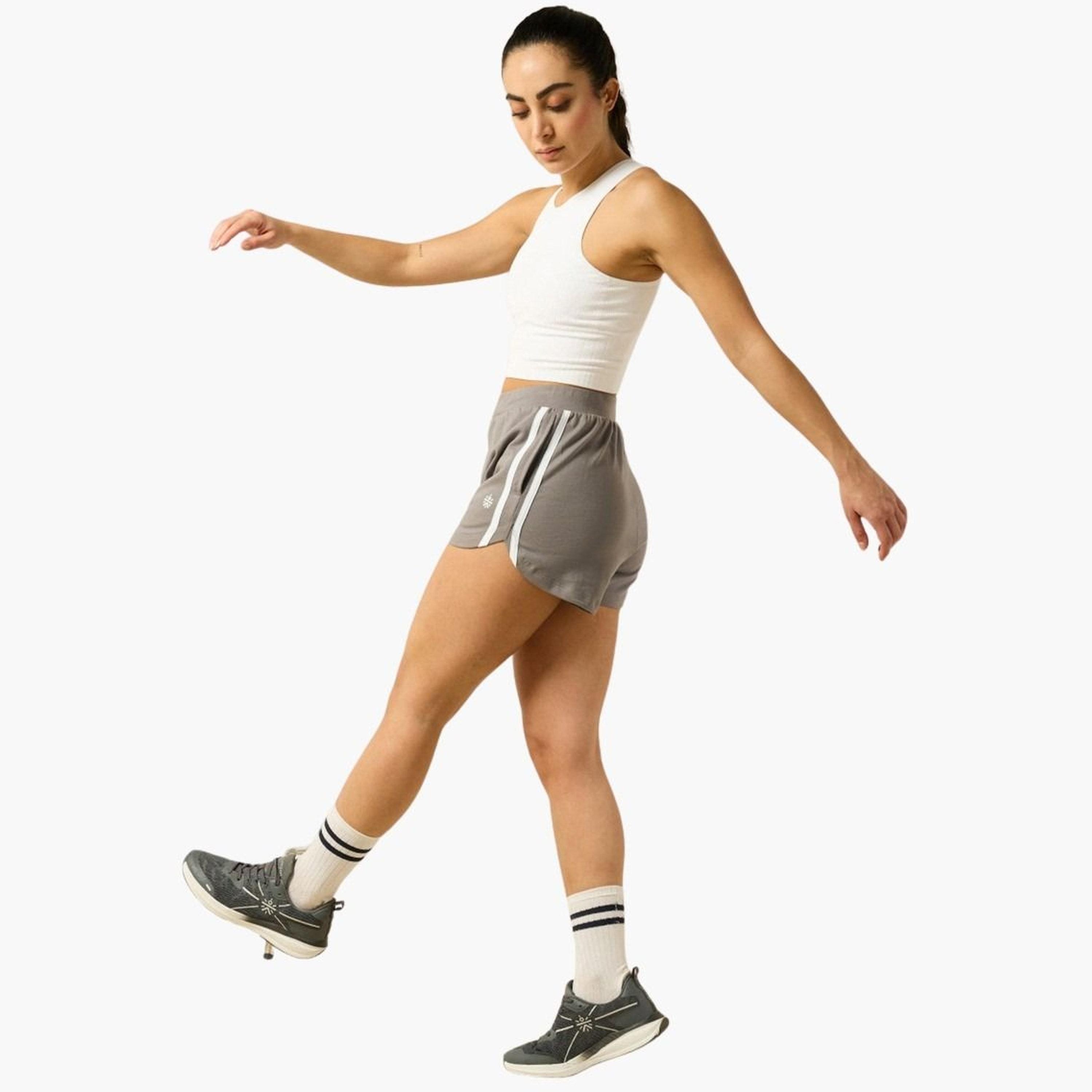 كولت × ستايلي - شورت رياضي مخطط باللون الرمادي للنساء-women-clothing-bottoms-shorts-image-2
